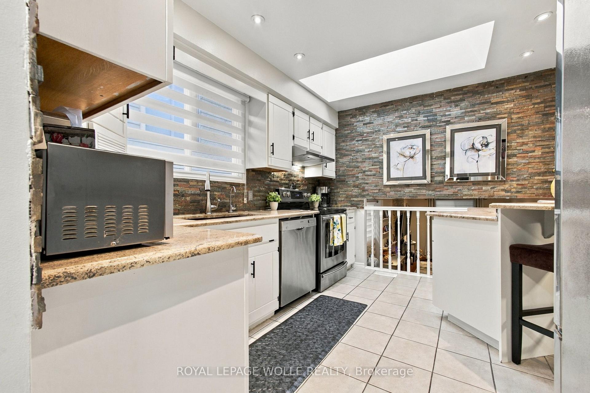 Photo 11 of 802 Strasburg Road, Kitchener, Country Hills — HOMEH