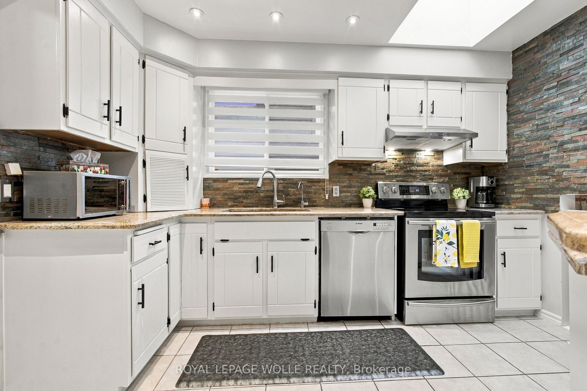 Photo 12 of 802 Strasburg Road, Kitchener, Country Hills — HOMEH