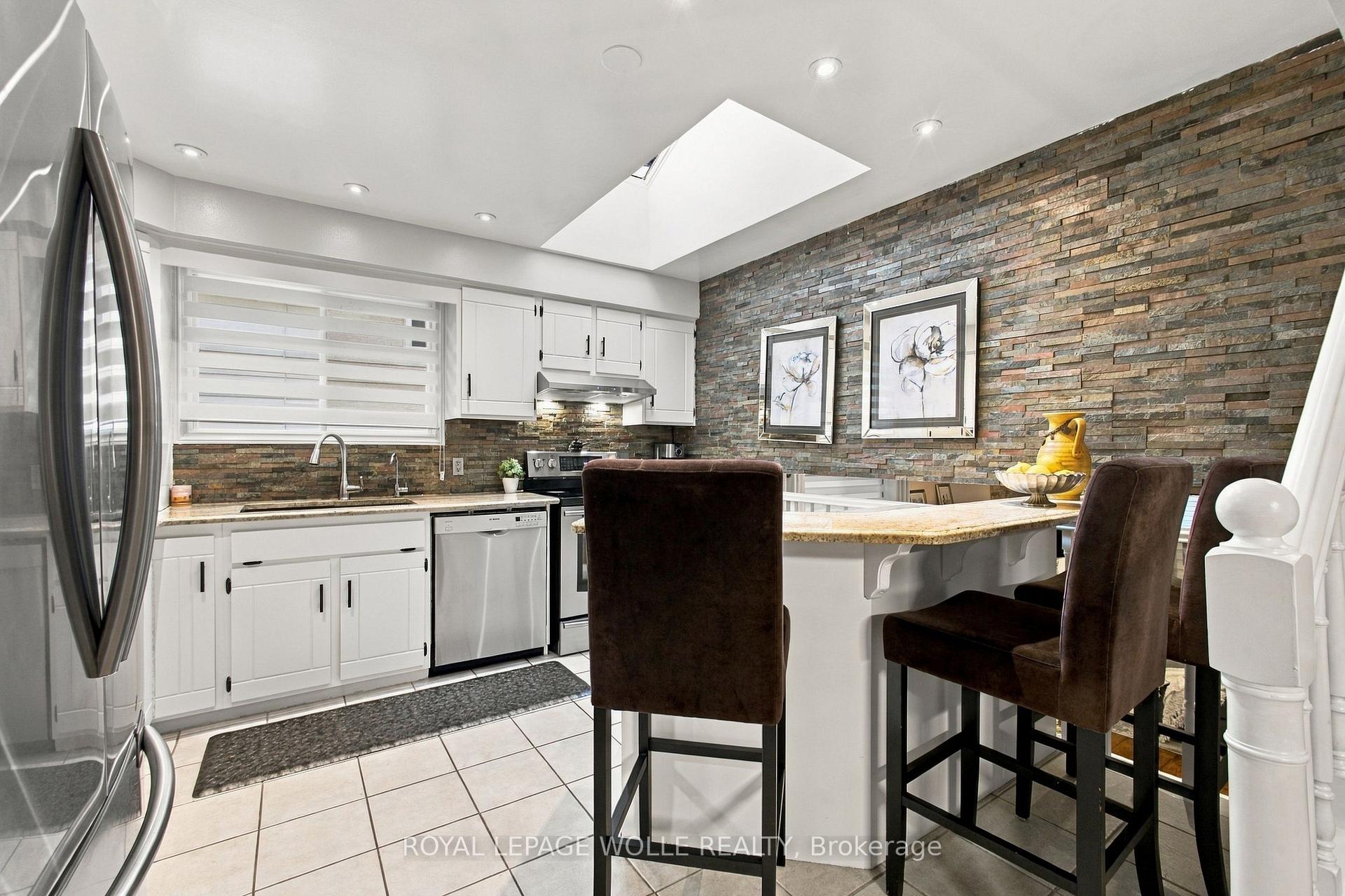 Photo 15 of 802 Strasburg Road, Kitchener, Country Hills — HOMEH