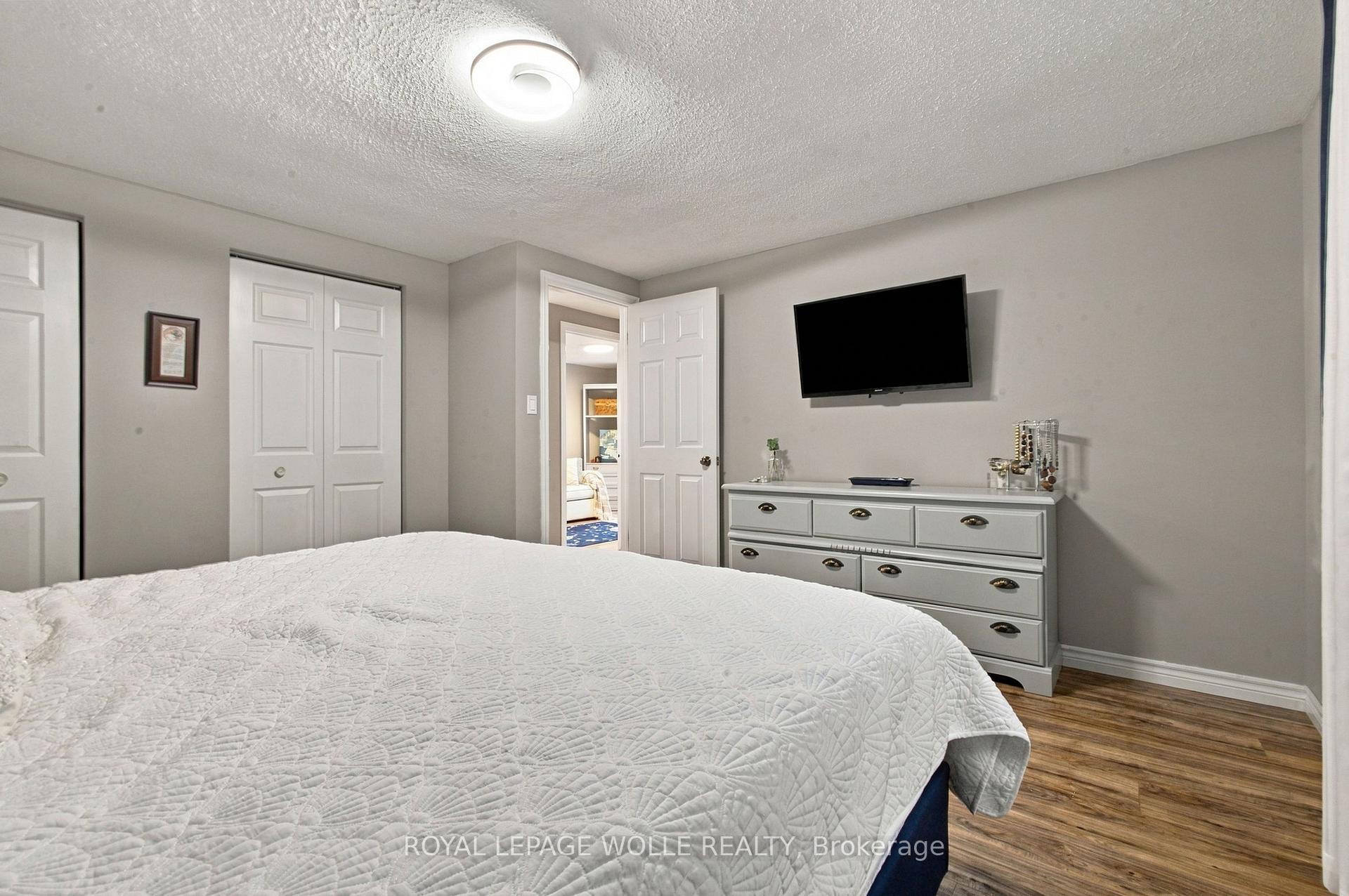 Photo 20 of 802 Strasburg Road, Kitchener, Country Hills — HOMEH
