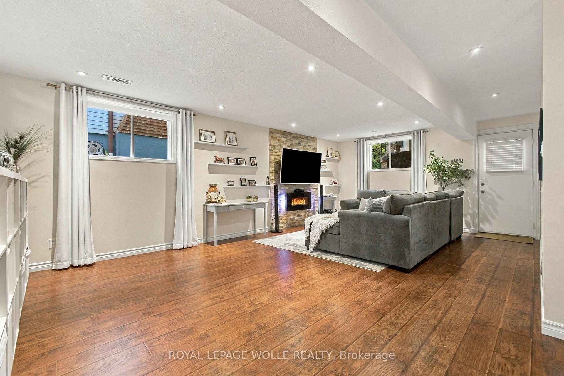 Photo 24 of 802 Strasburg Road, Kitchener, Country Hills — HOMEH