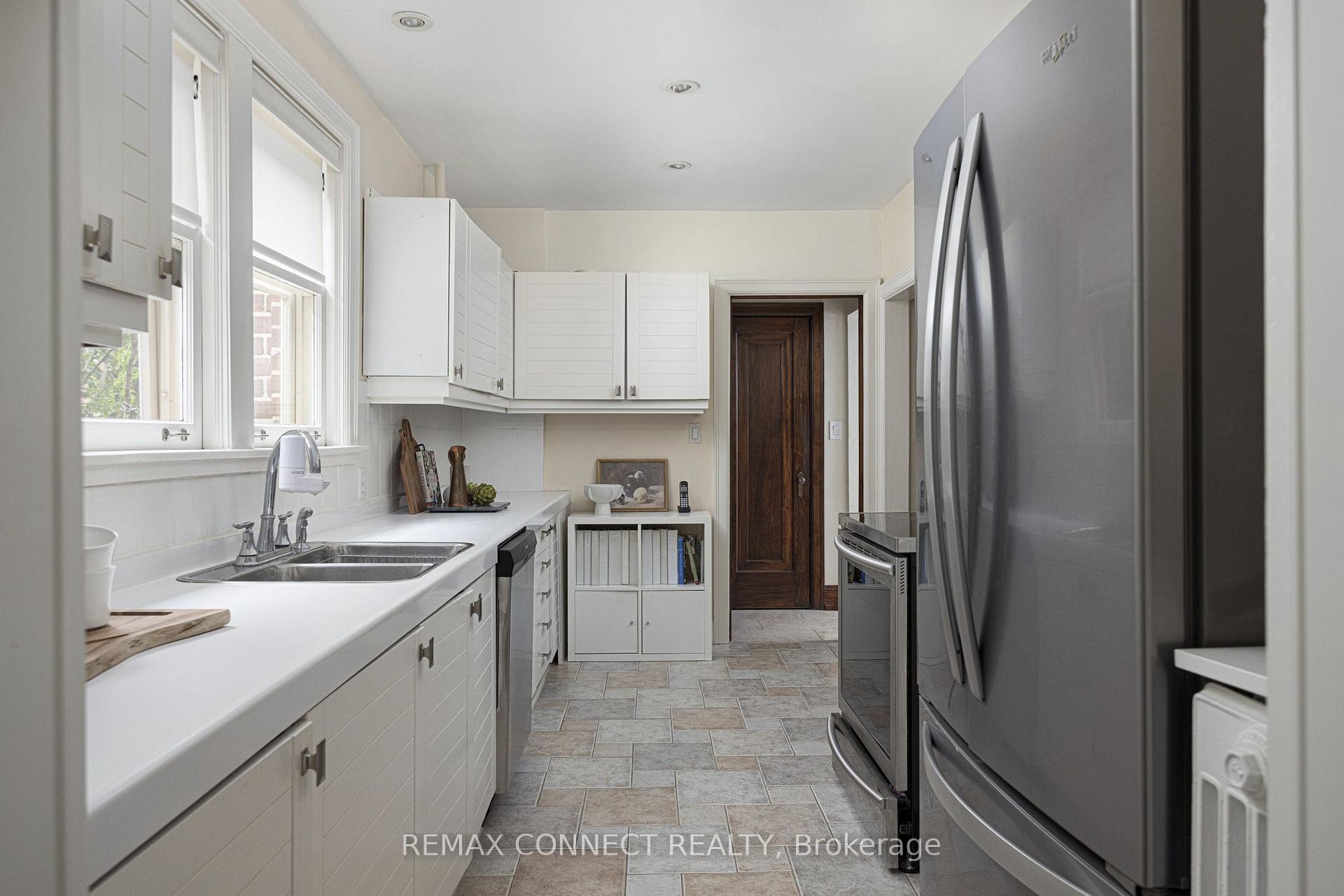 Photo 14 of 22 Belvedere Boulevard, Etobicoke, Kingsway South — HOMEH
