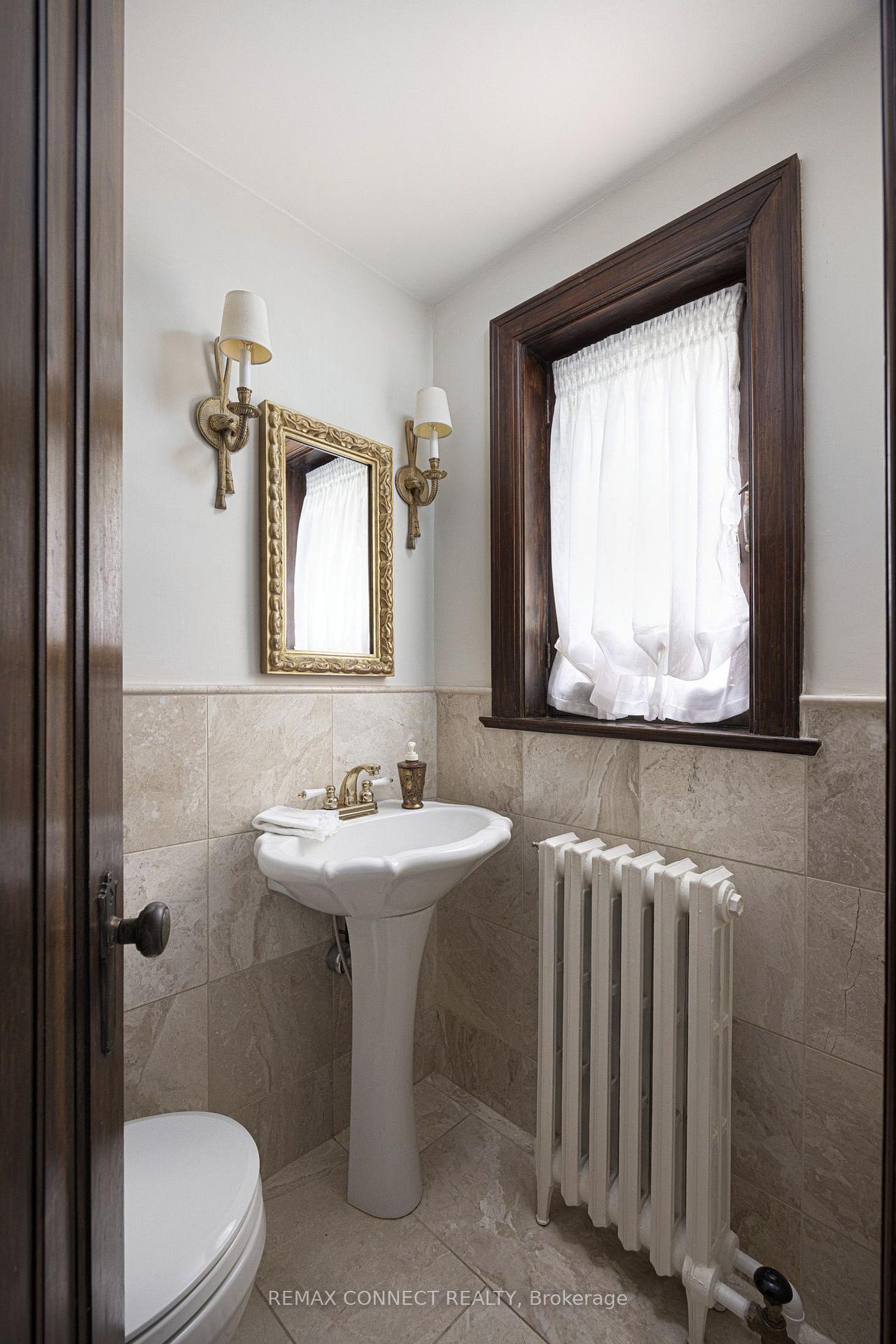 Photo 21 of 22 Belvedere Boulevard, Etobicoke, Kingsway South — HOMEH