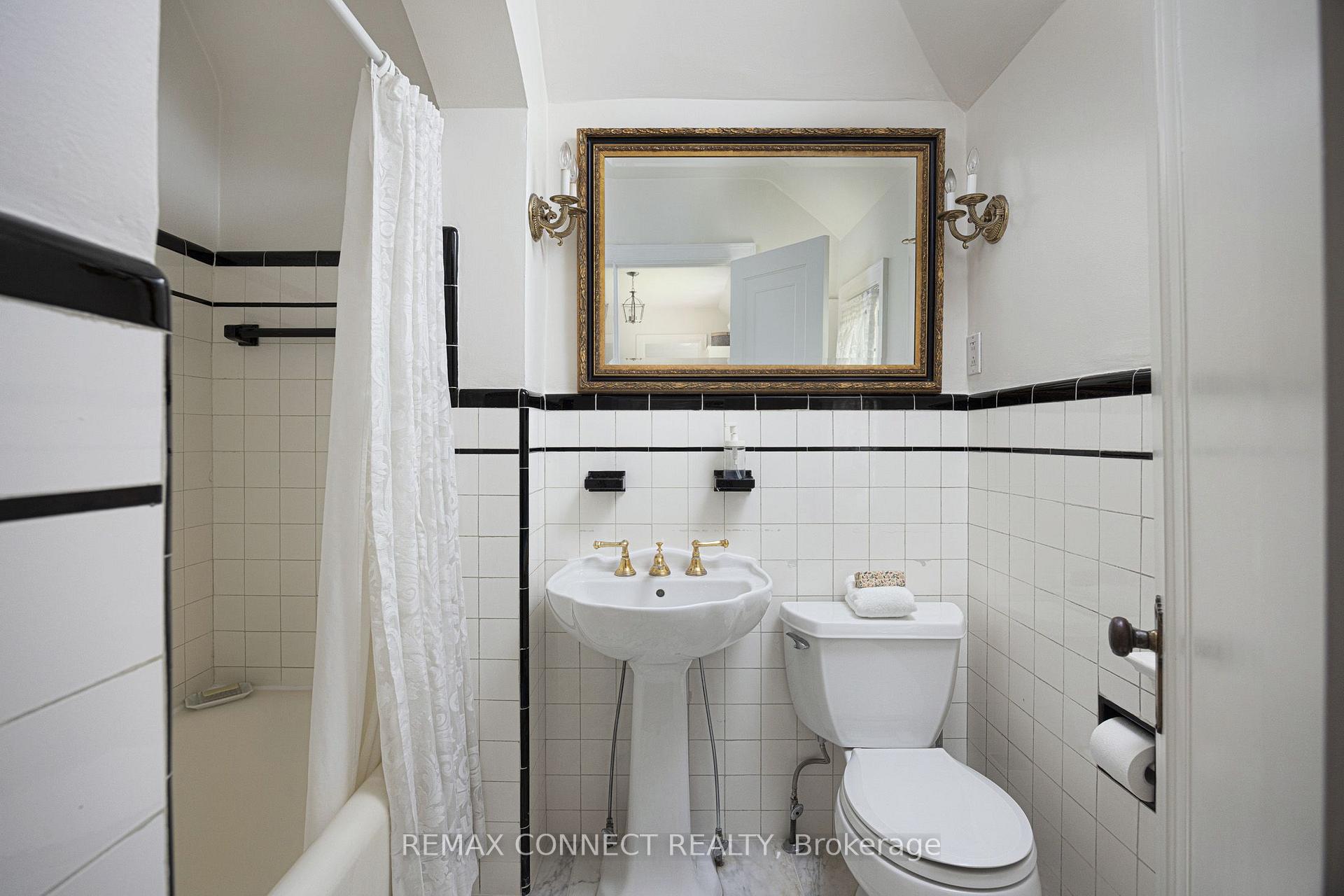 Photo 33 of 22 Belvedere Boulevard, Etobicoke, Kingsway South — HOMEH