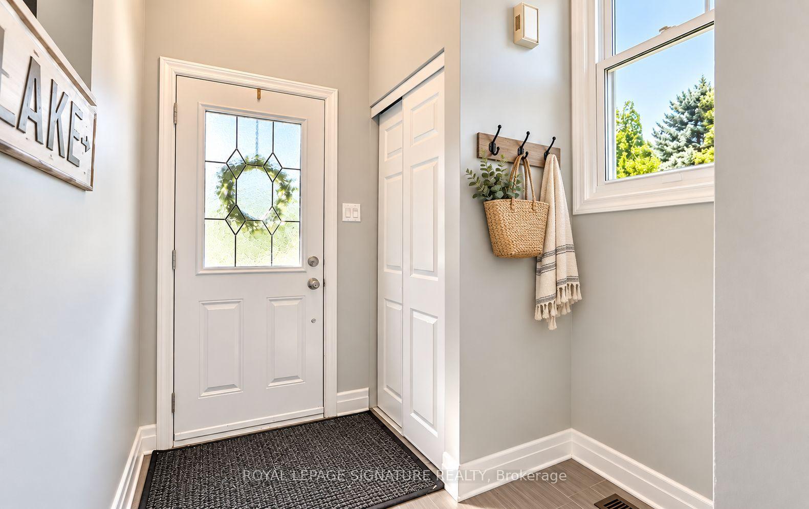Photo 4 of 27 Normandy Place, Oakville, Central — HOMEH