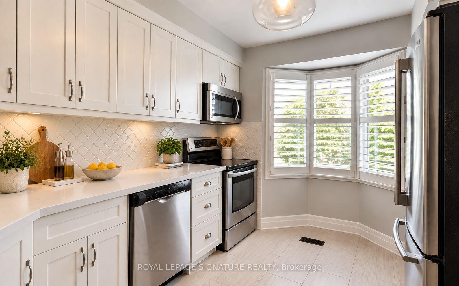 Photo 14 of 27 Normandy Place, Oakville, Central — HOMEH