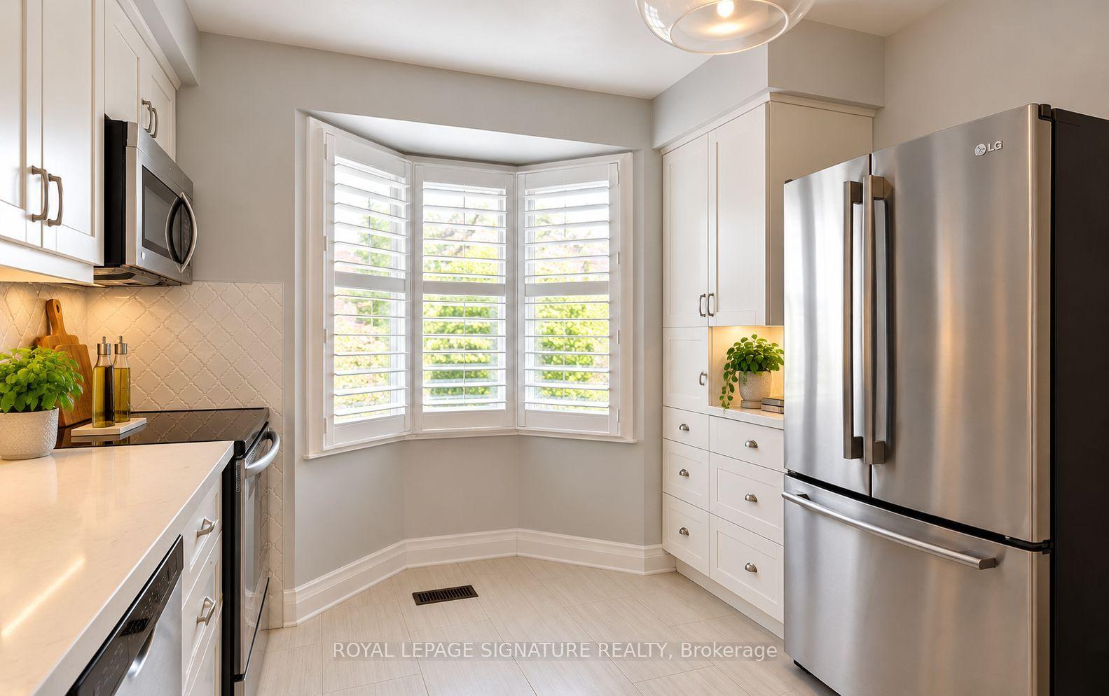 Photo 15 of 27 Normandy Place, Oakville, Central — HOMEH