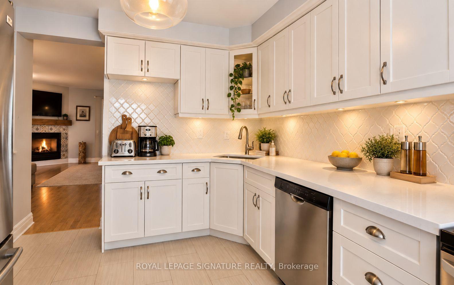 Photo 16 of 27 Normandy Place, Oakville, Central — HOMEH