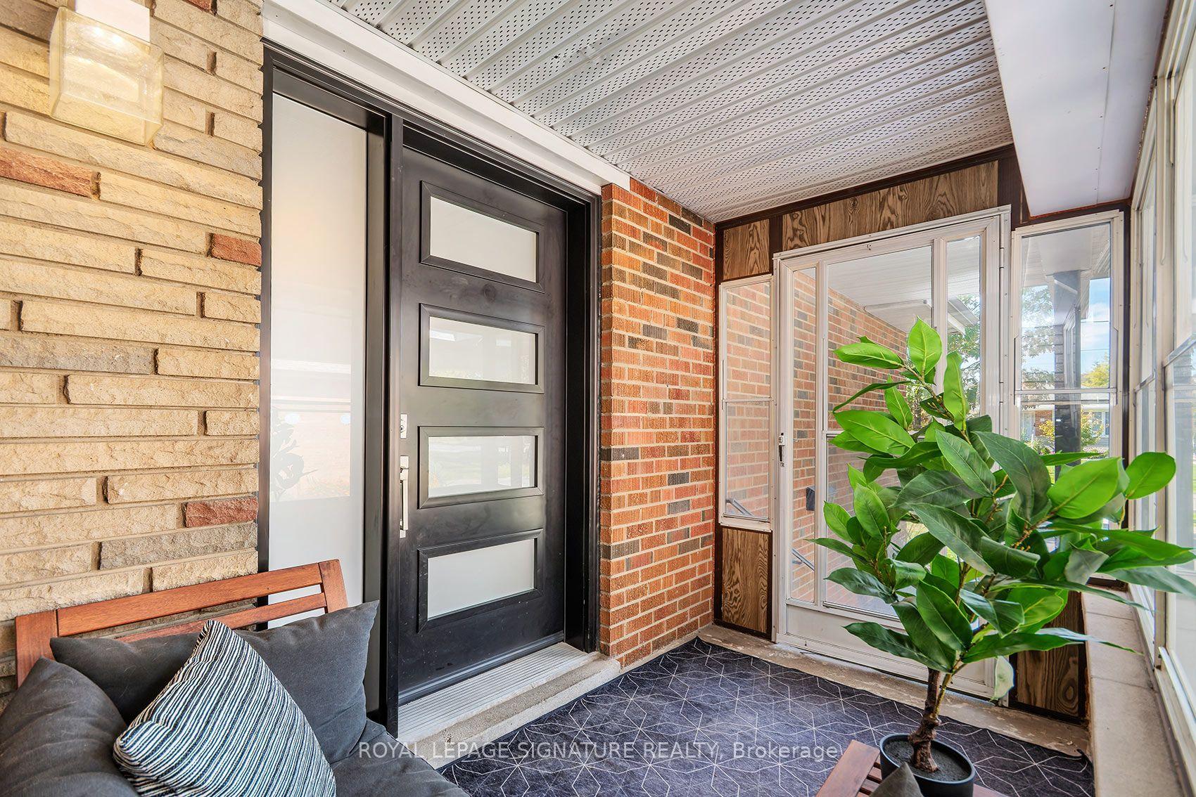 Photo 3 of 11 Koos Road, Etobicoke, Markland Wood — HOMEH