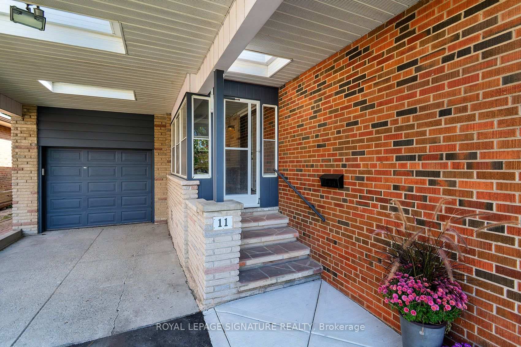 Photo 2 of 11 Koos Road, Etobicoke, Markland Wood — HOMEH