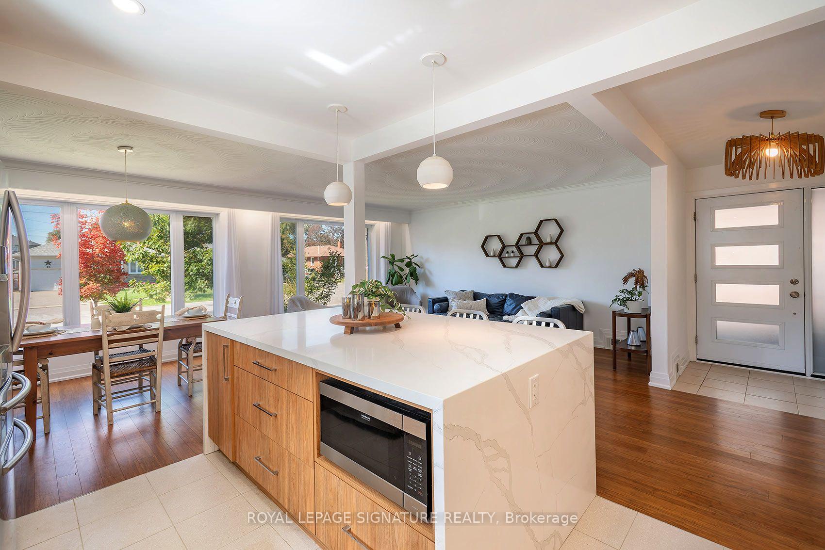 Photo 8 of 11 Koos Road, Etobicoke, Markland Wood — HOMEH