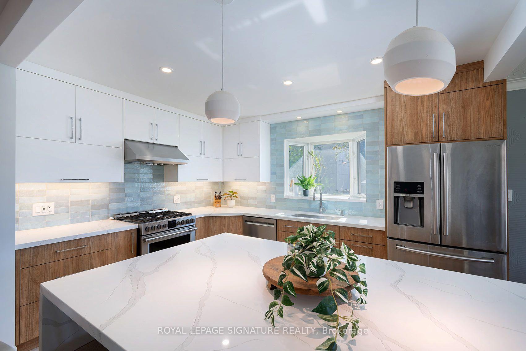 Photo 9 of 11 Koos Road, Etobicoke, Markland Wood — HOMEH