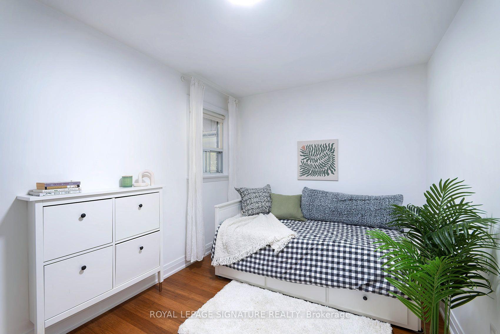 Photo 19 of 11 Koos Road, Etobicoke, Markland Wood — HOMEH