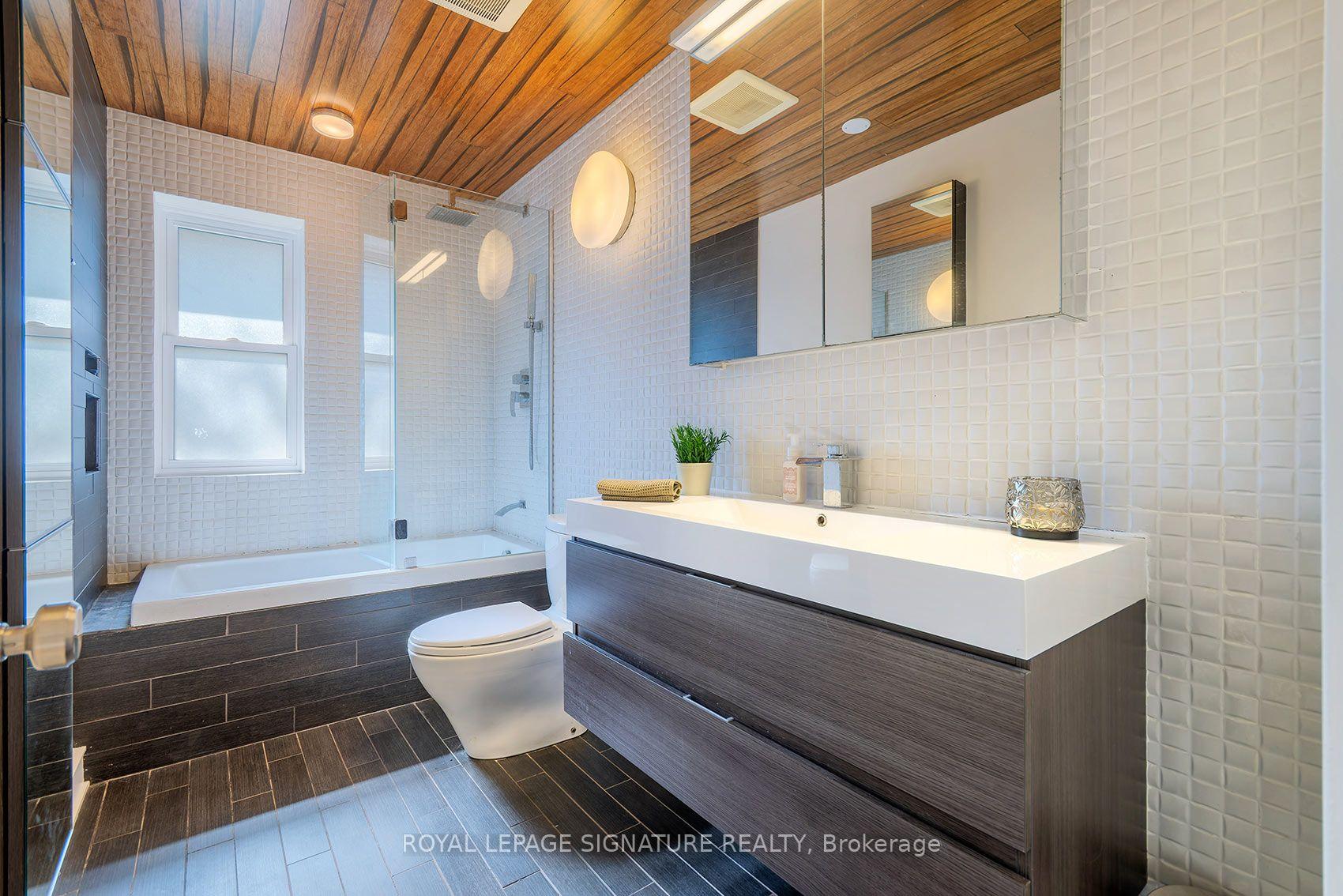 Photo 21 of 11 Koos Road, Etobicoke, Markland Wood — HOMEH