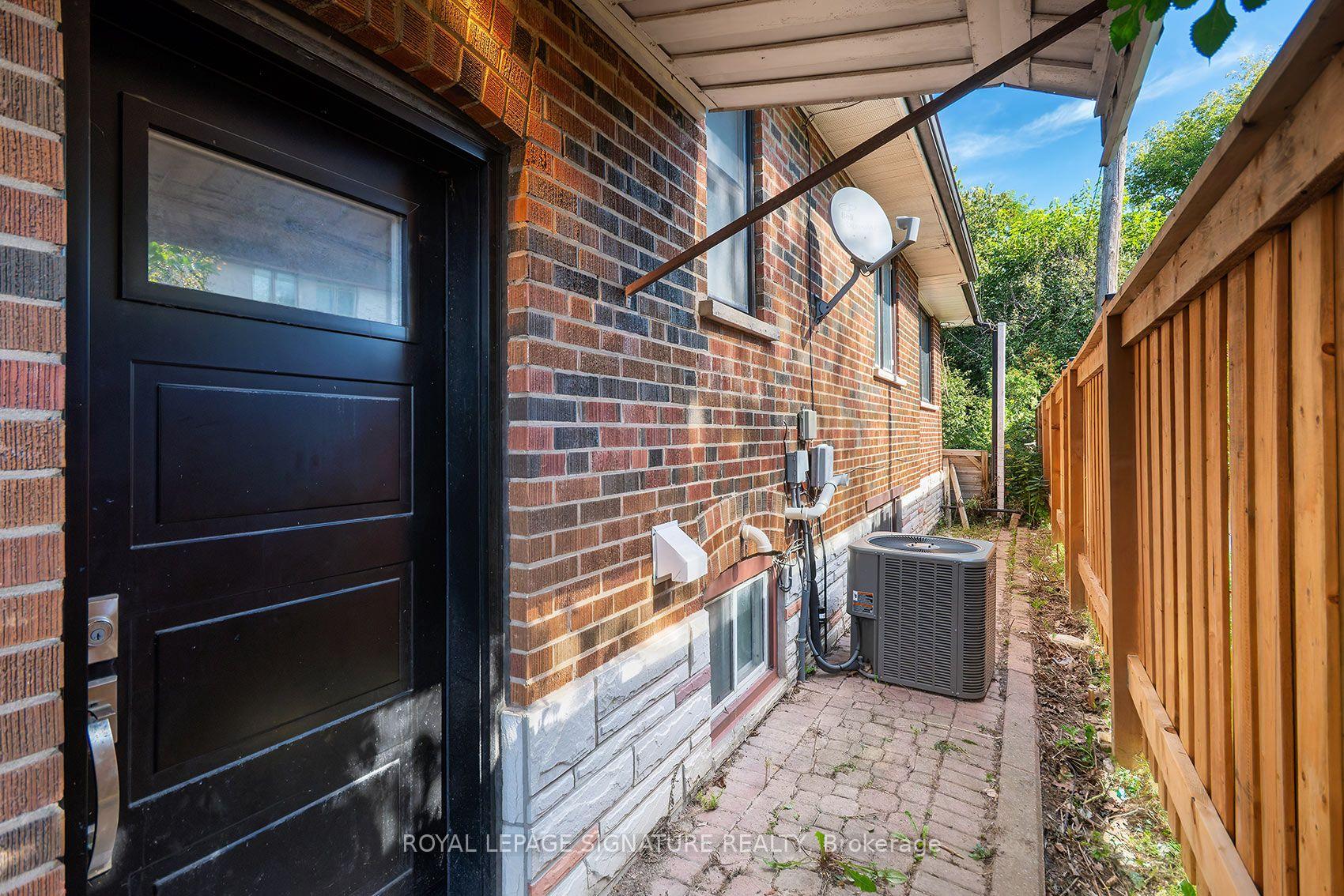 Photo 22 of 11 Koos Road, Etobicoke, Markland Wood — HOMEH