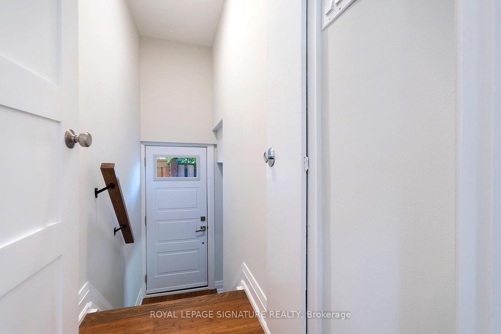 Photo 23 of 11 Koos Road, Etobicoke, Markland Wood — HOMEH