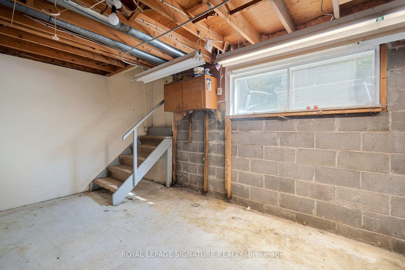 Photo 35 of 11 Koos Road, Etobicoke, Markland Wood — HOMEH
