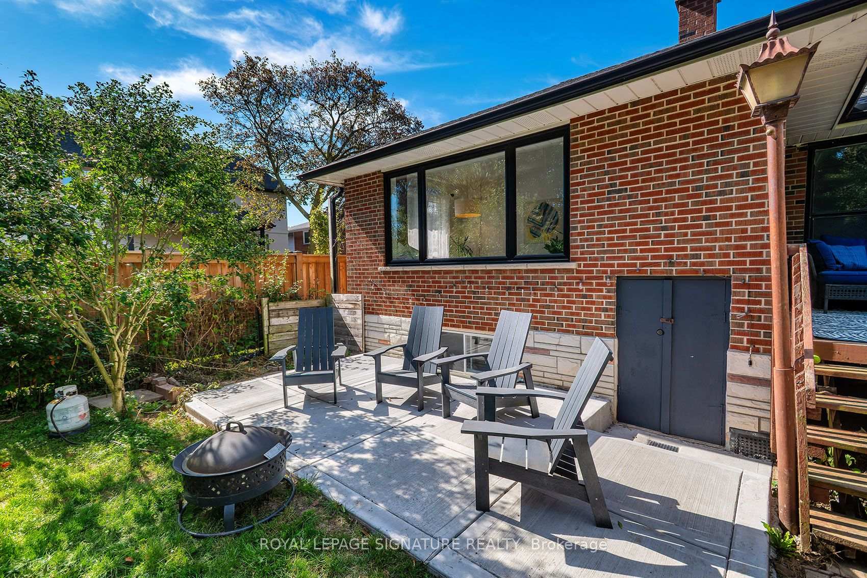 Photo 36 of 11 Koos Road, Etobicoke, Markland Wood — HOMEH
