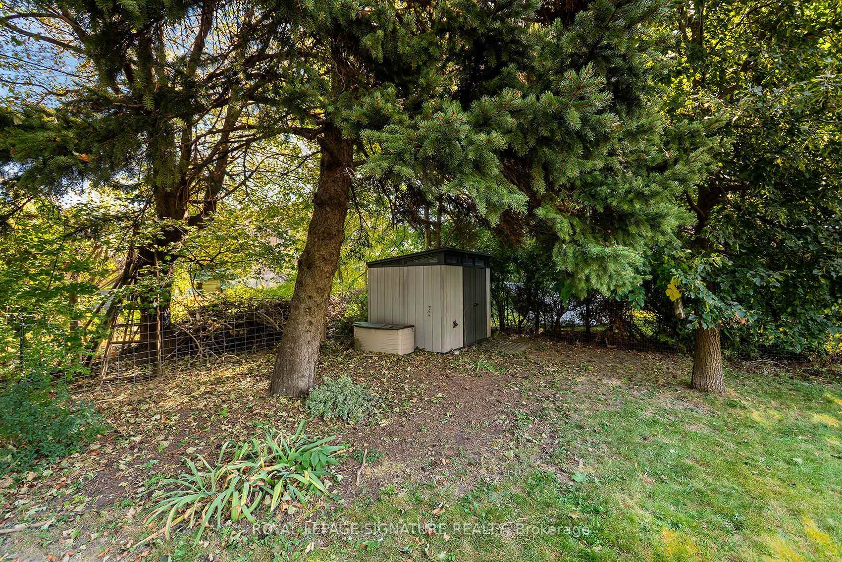 Photo 43 of 11 Koos Road, Etobicoke, Markland Wood — HOMEH