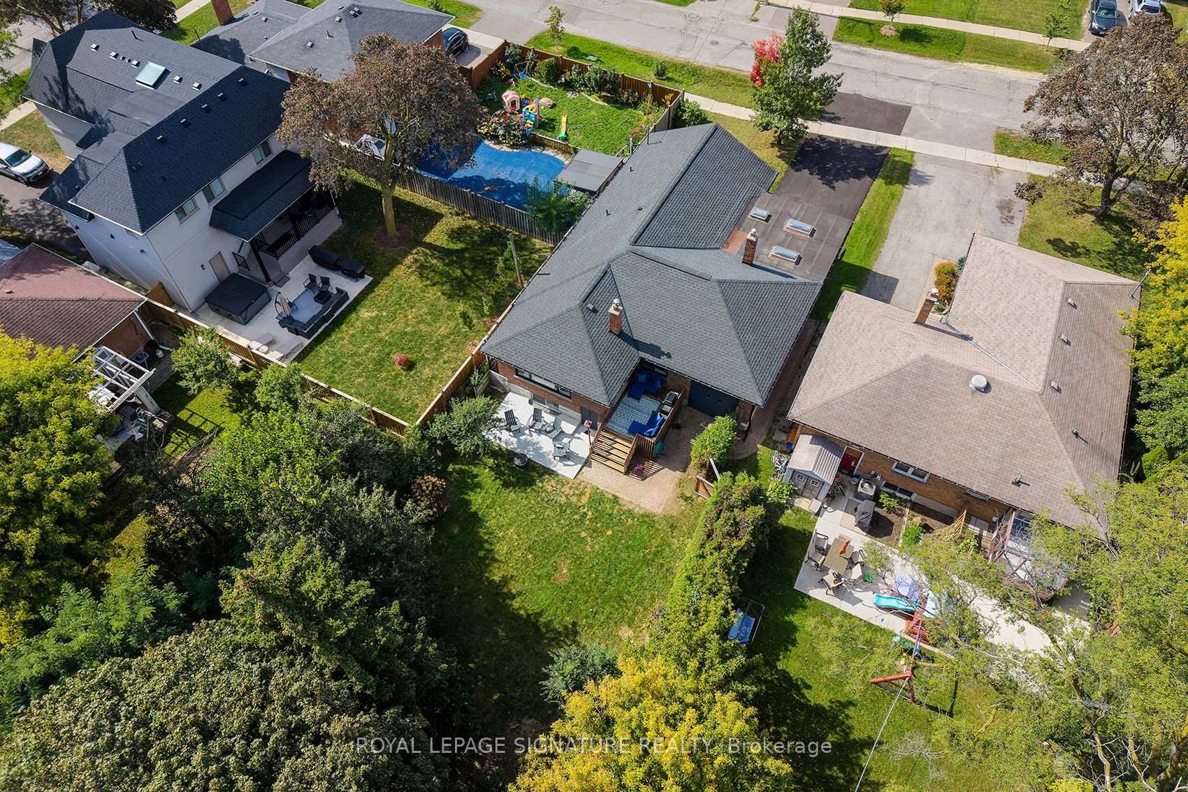Photo 47 of 11 Koos Road, Etobicoke, Markland Wood — HOMEH