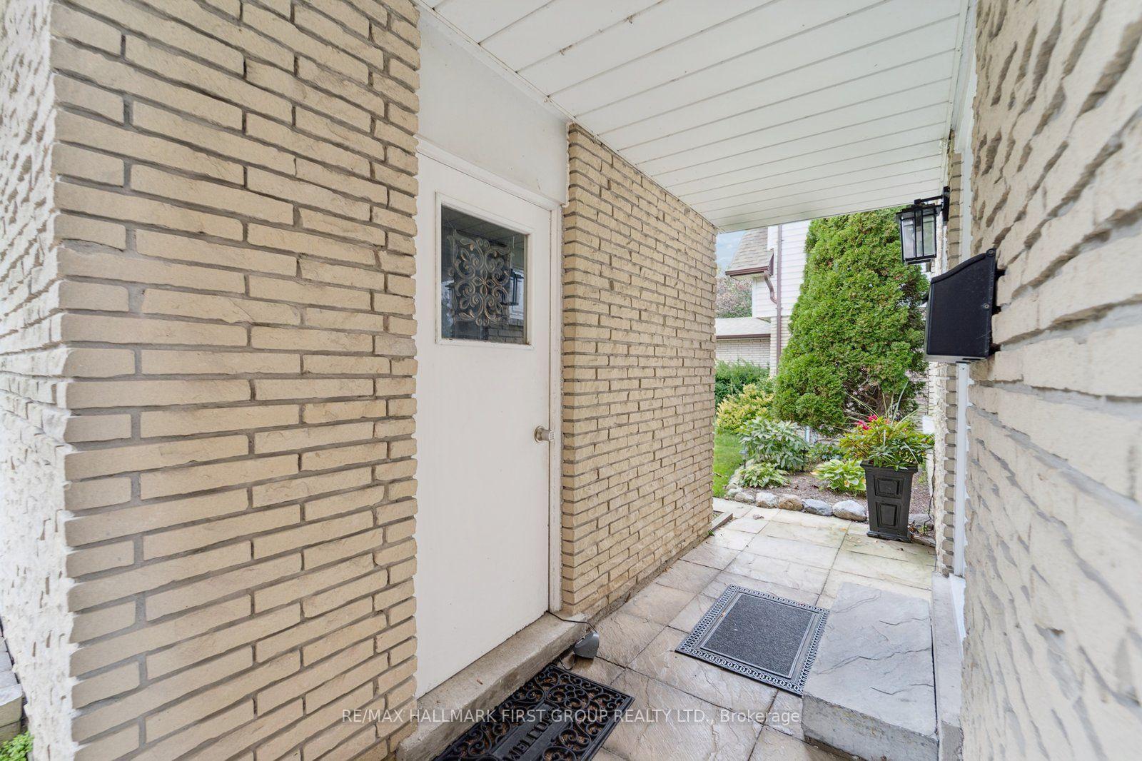 Photo 2 of 577 Creekview Circle, Pickering, West Shore — HOMEH