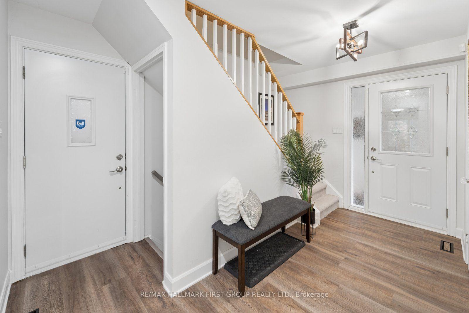 Photo 3 of 577 Creekview Circle, Pickering, West Shore — HOMEH