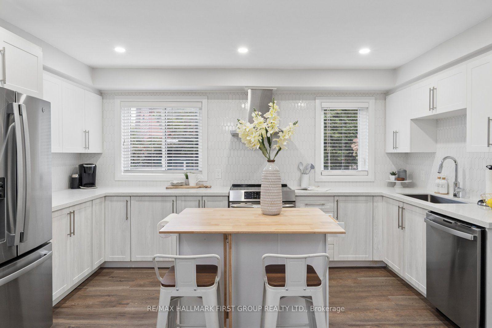 Photo 8 of 577 Creekview Circle, Pickering, West Shore — HOMEH