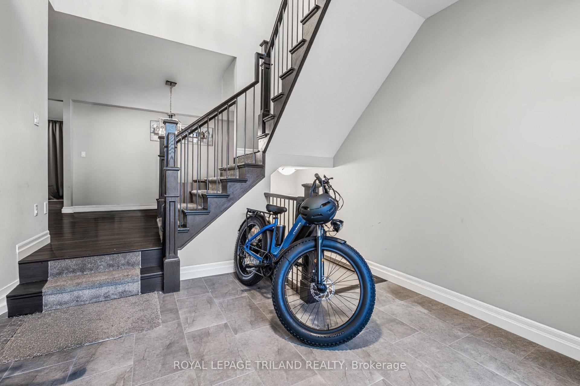Photo 5 of Unit 167, 1061 Eagletrace Drive, London, North R — HOMEH