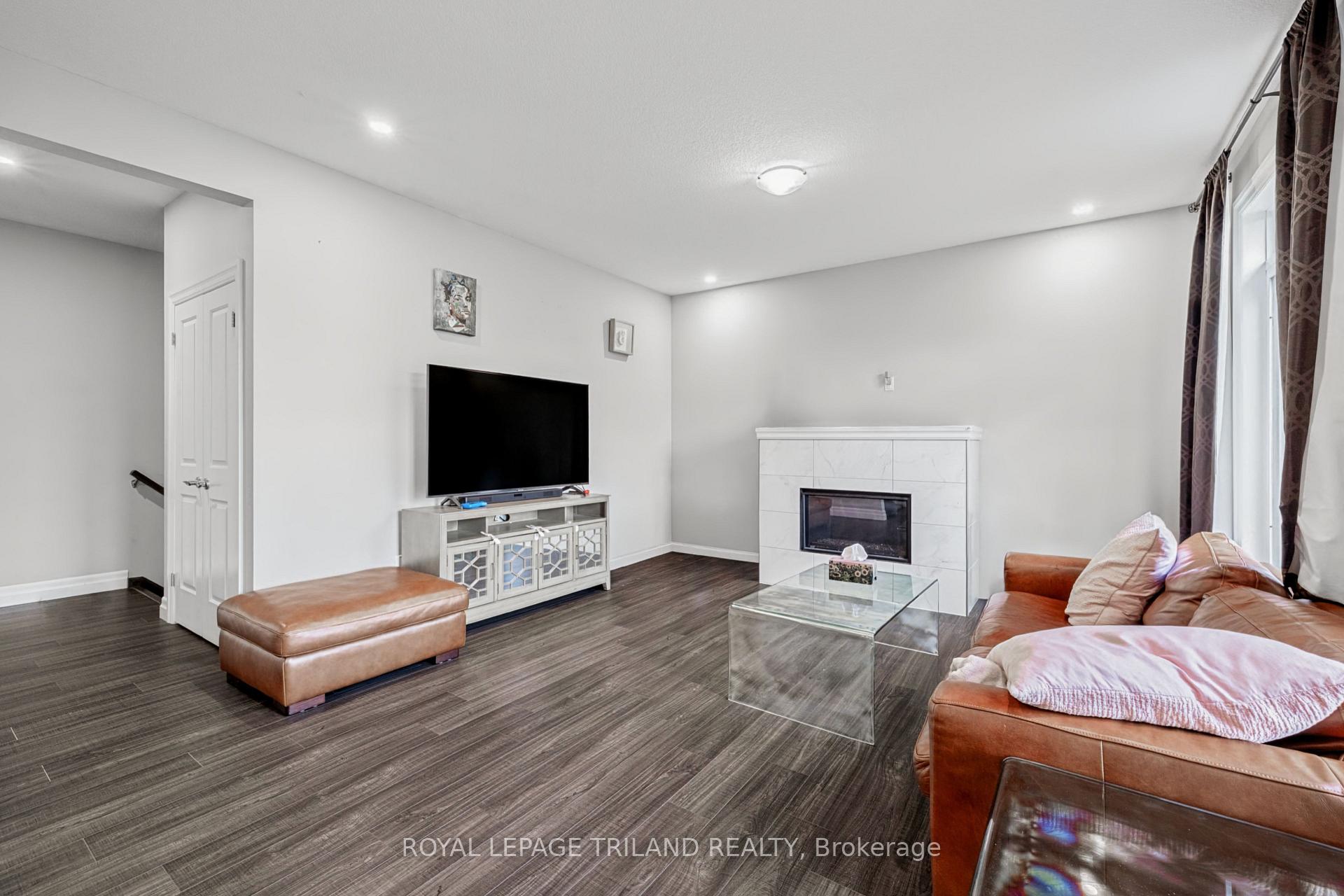 Photo 7 of Unit 167, 1061 Eagletrace Drive, London, North R — HOMEH