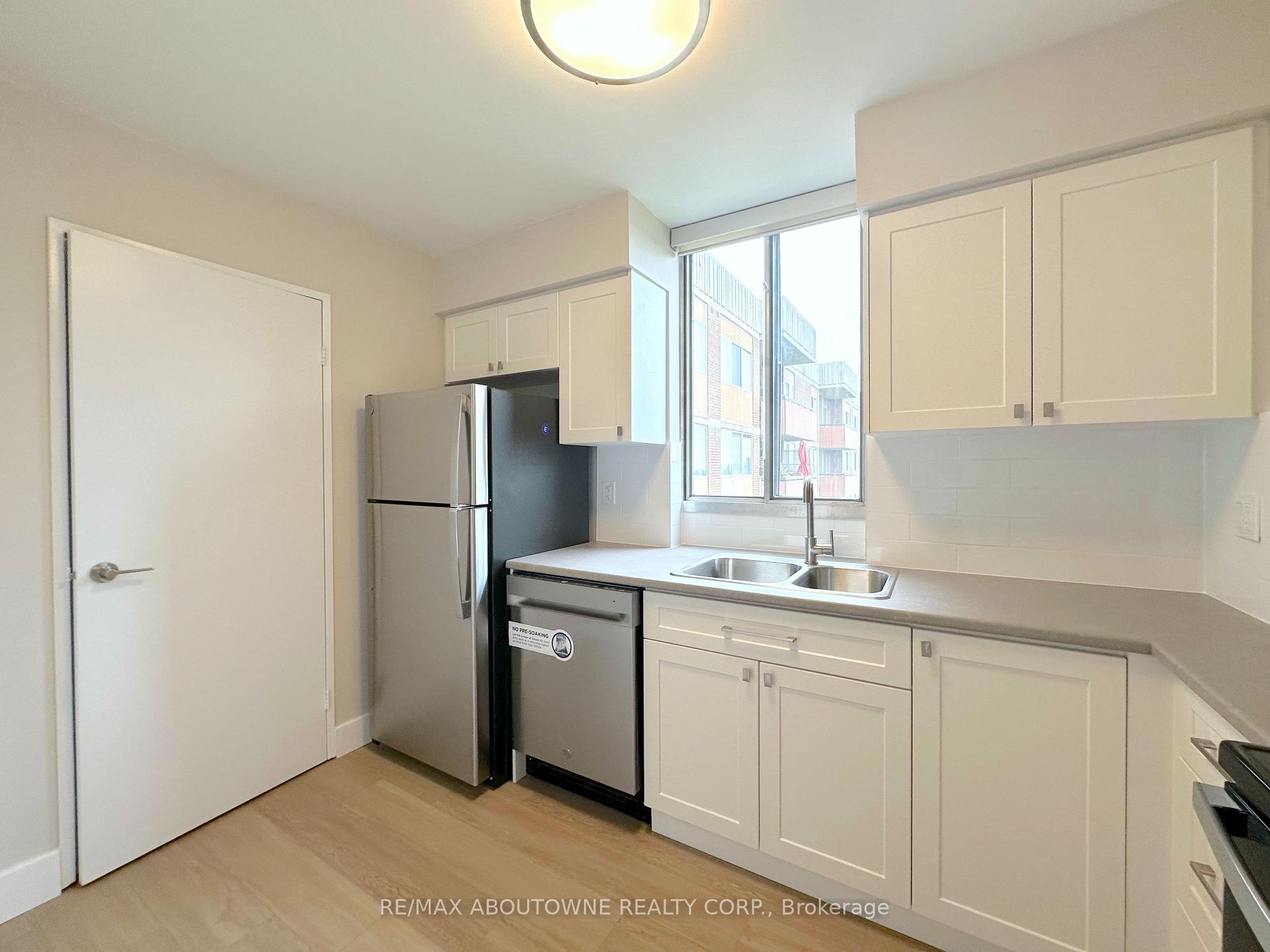 Photo 2 of Unit 1101, 165 La Rose Avenue, Etobicoke, Humber Heights — HOMEH