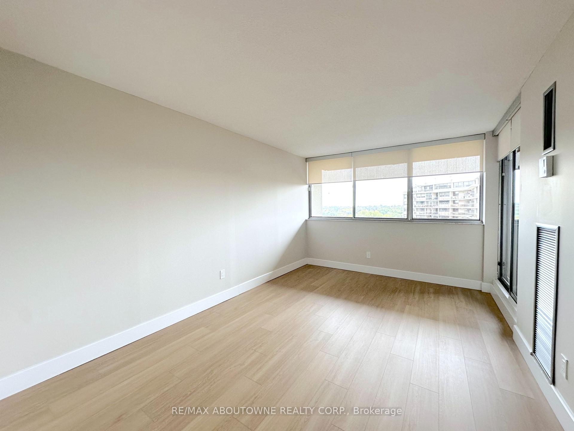 Photo 4 of Unit 1101, 165 La Rose Avenue, Etobicoke, Humber Heights — HOMEH