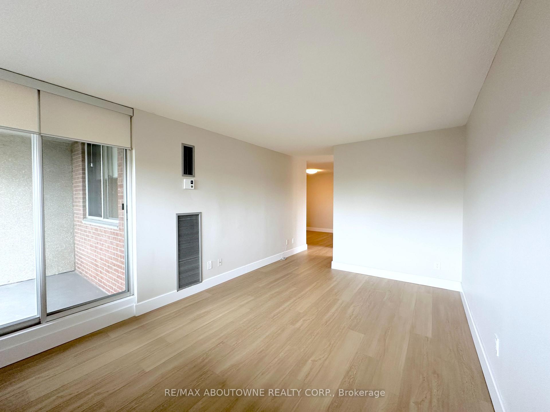 Photo 5 of Unit 1101, 165 La Rose Avenue, Etobicoke, Humber Heights — HOMEH
