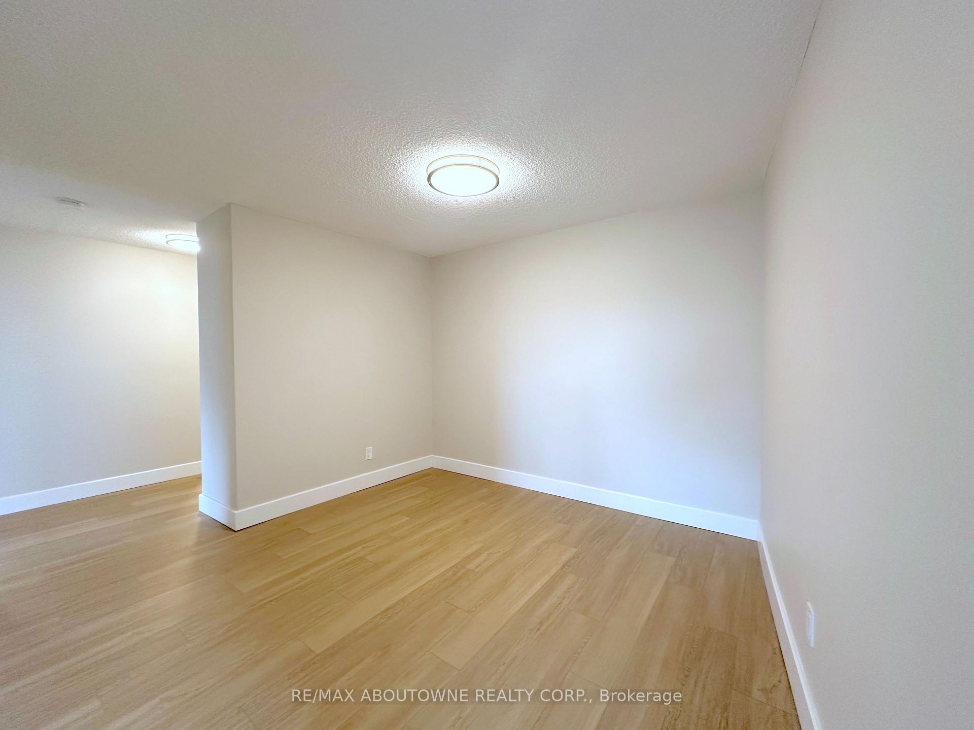 Photo 6 of Unit 1101, 165 La Rose Avenue, Etobicoke, Humber Heights — HOMEH