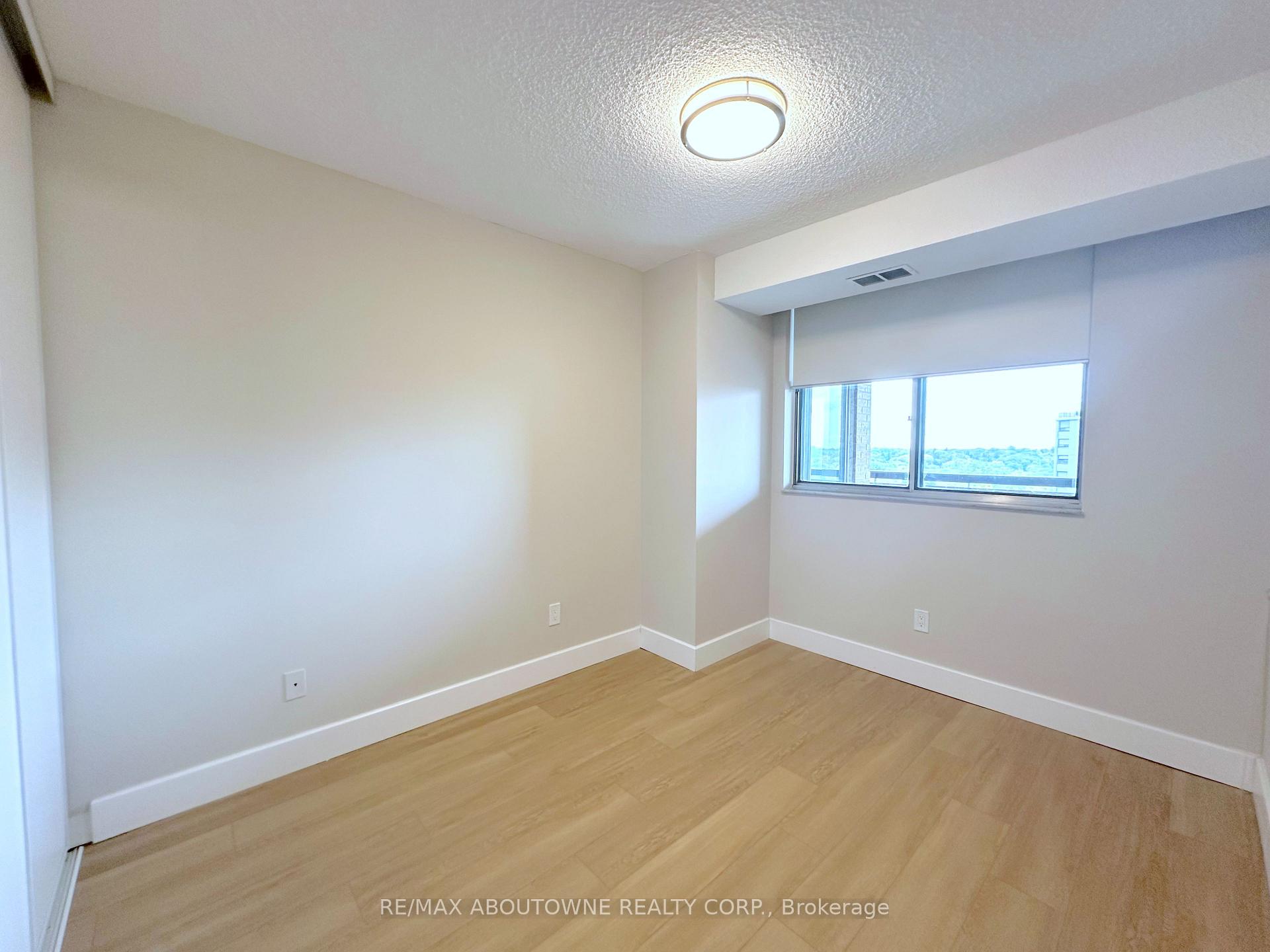Photo 8 of Unit 1101, 165 La Rose Avenue, Etobicoke, Humber Heights — HOMEH