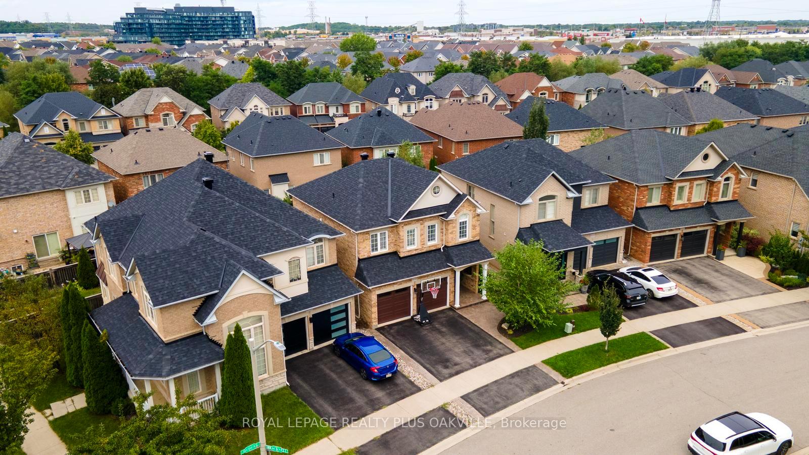 Photo 2 of 3119 Hedges Drive, Burlington, Alton — HOMEH