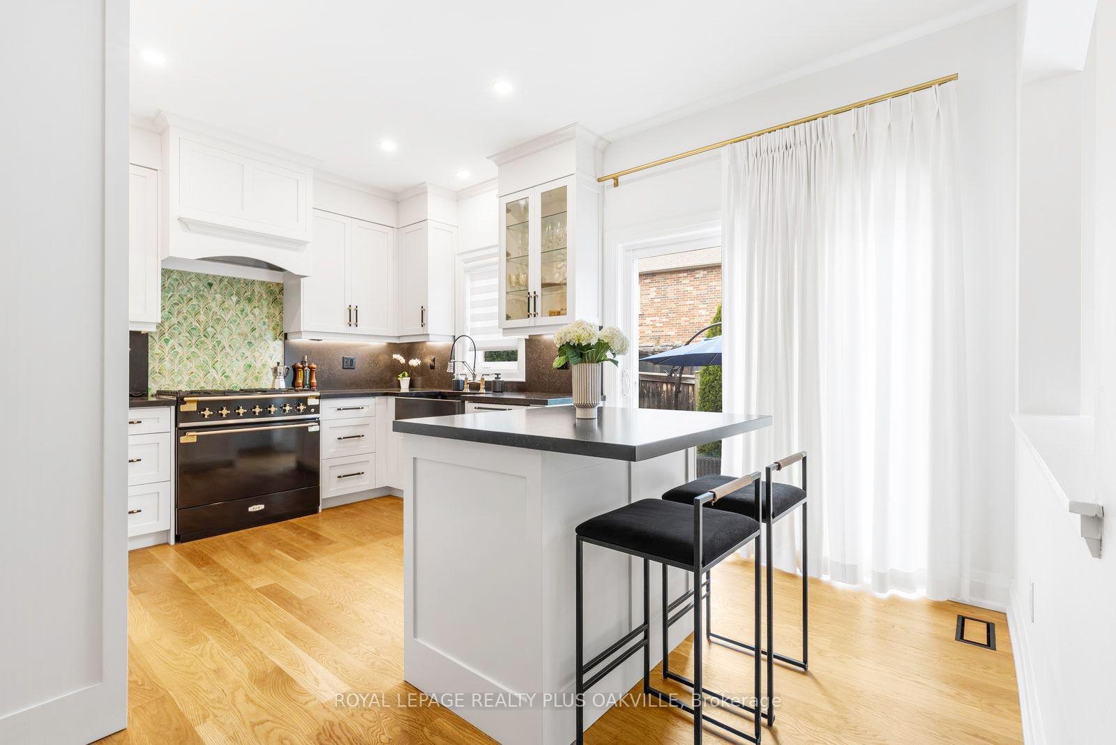 Photo 12 of 3119 Hedges Drive, Burlington, Alton — HOMEH