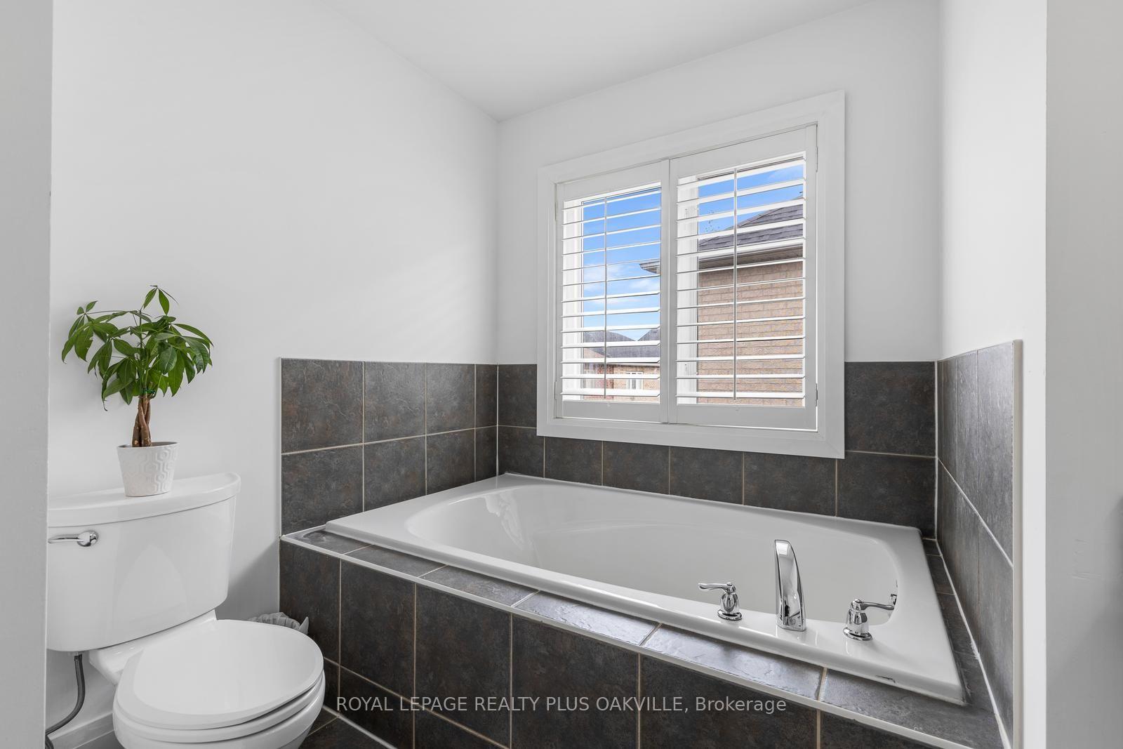 Photo 23 of 3119 Hedges Drive, Burlington, Alton — HOMEH