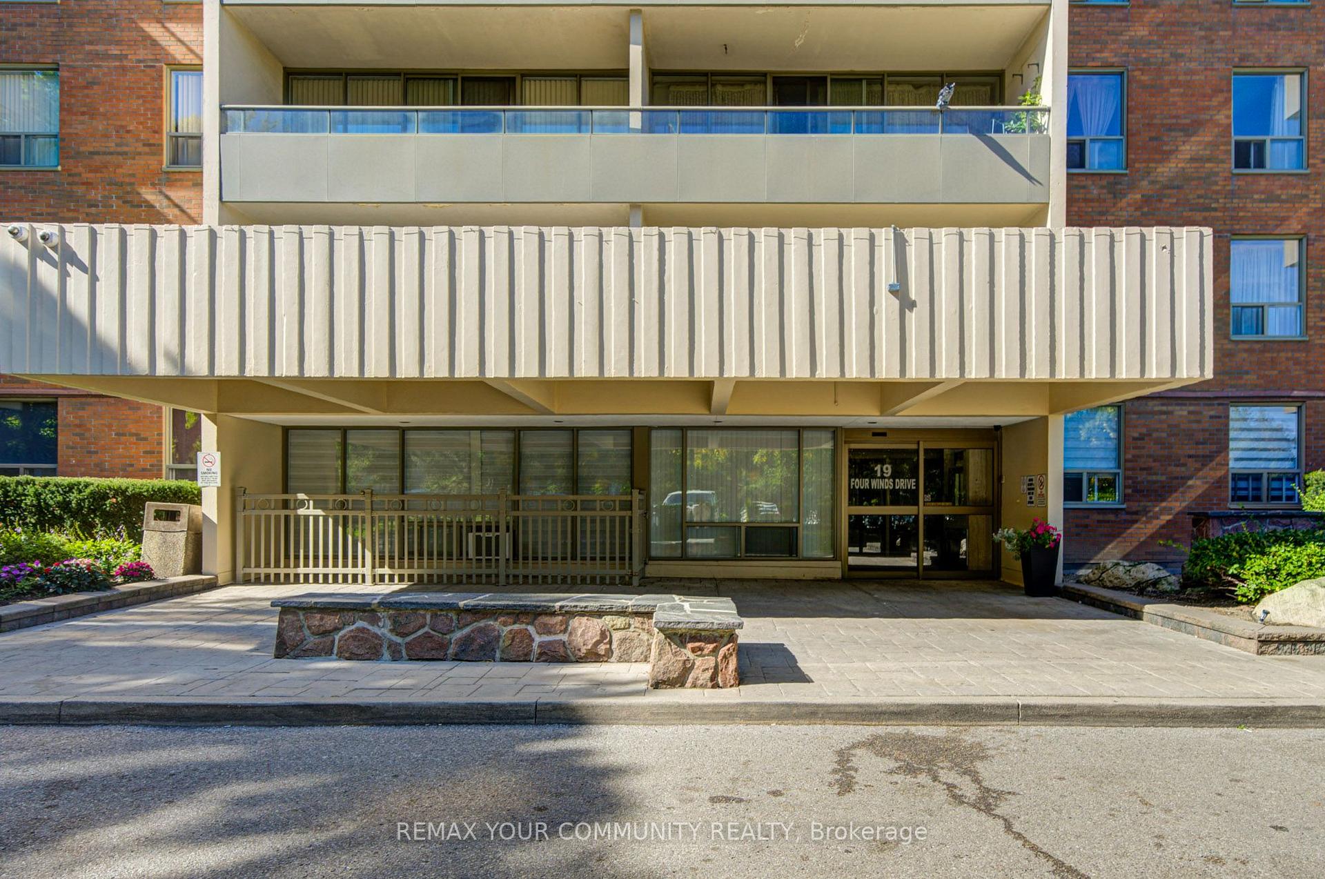 Photo 3 of Unit 711, 19 Four Winds Drive, North York, York University Heights — HOMEH