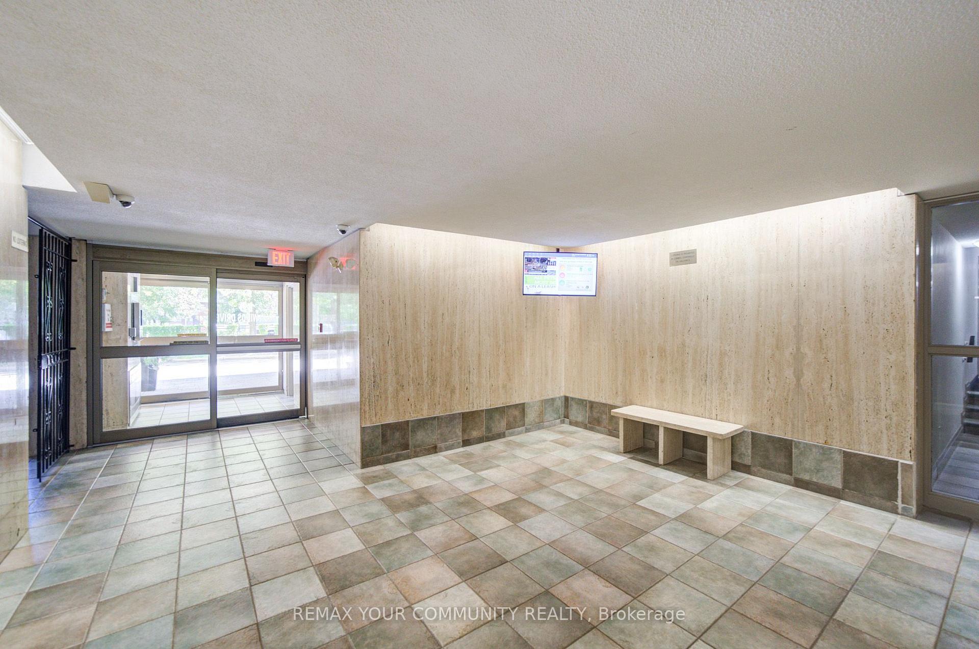 Photo 4 of Unit 711, 19 Four Winds Drive, North York, York University Heights — HOMEH