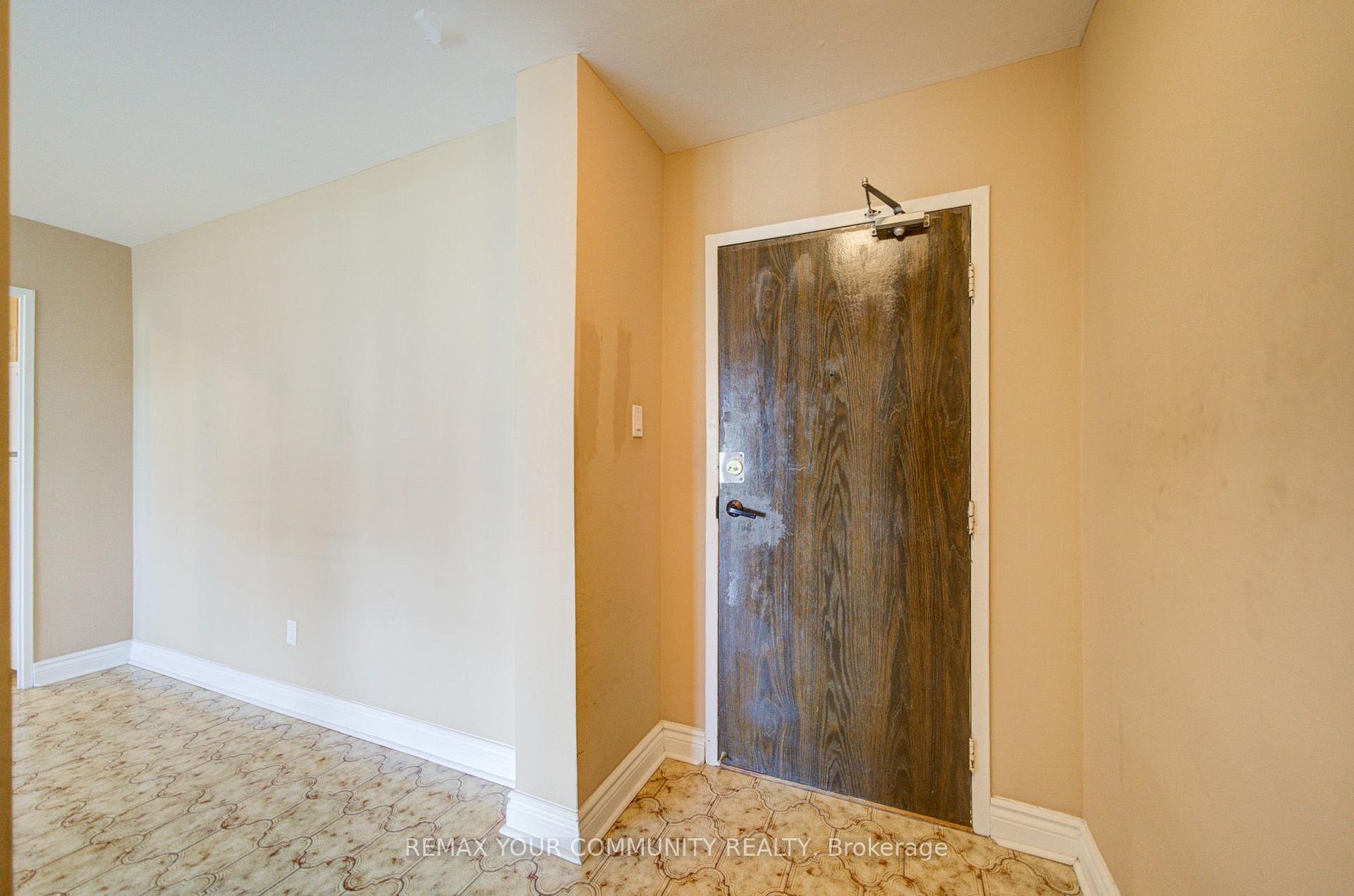 Photo 6 of Unit 711, 19 Four Winds Drive, North York, York University Heights — HOMEH