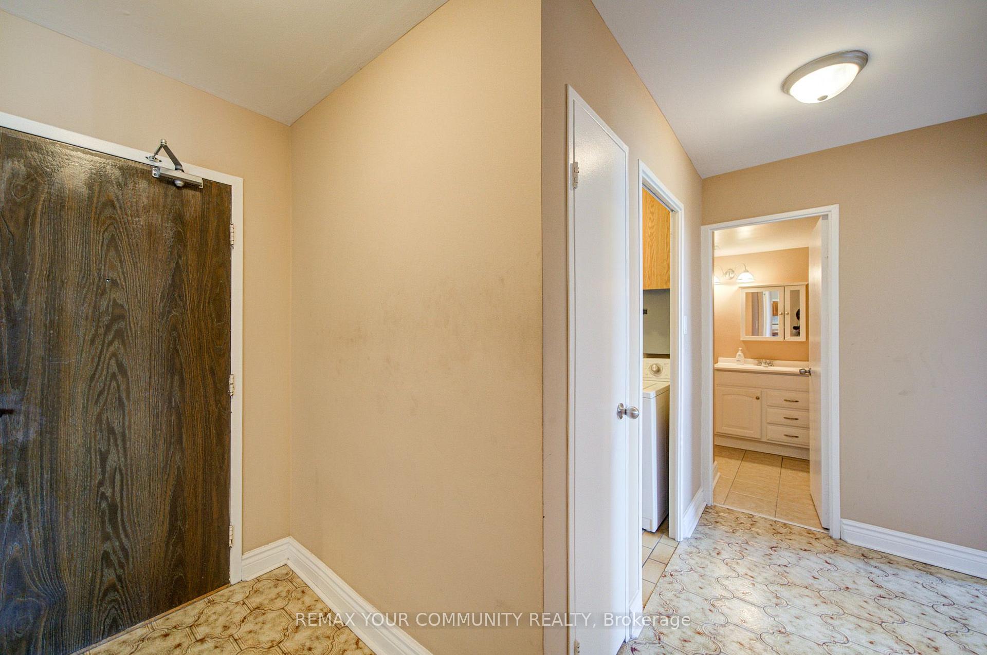 Photo 7 of Unit 711, 19 Four Winds Drive, North York, York University Heights — HOMEH