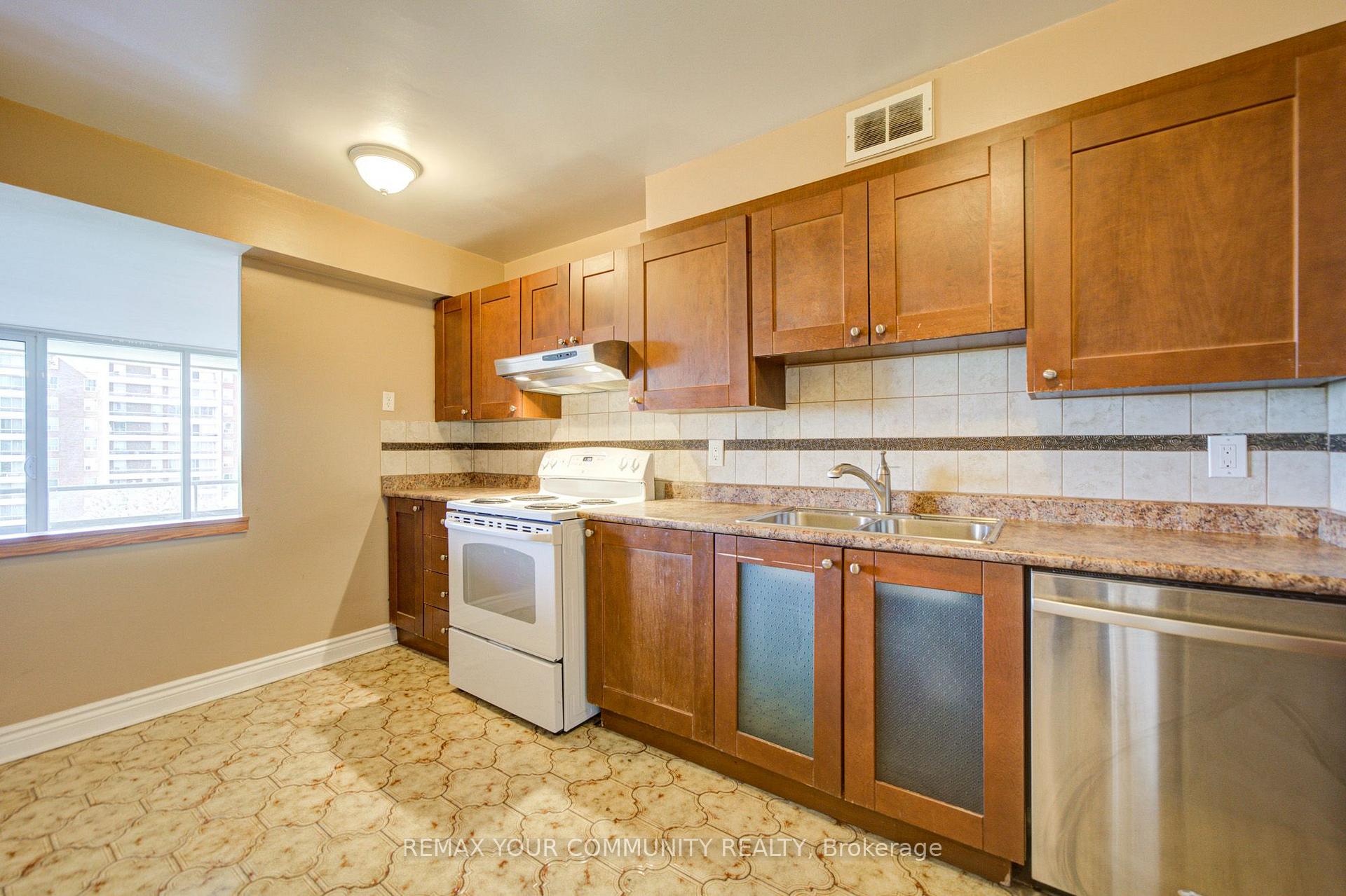 Photo 14 of Unit 711, 19 Four Winds Drive, North York, York University Heights — HOMEH