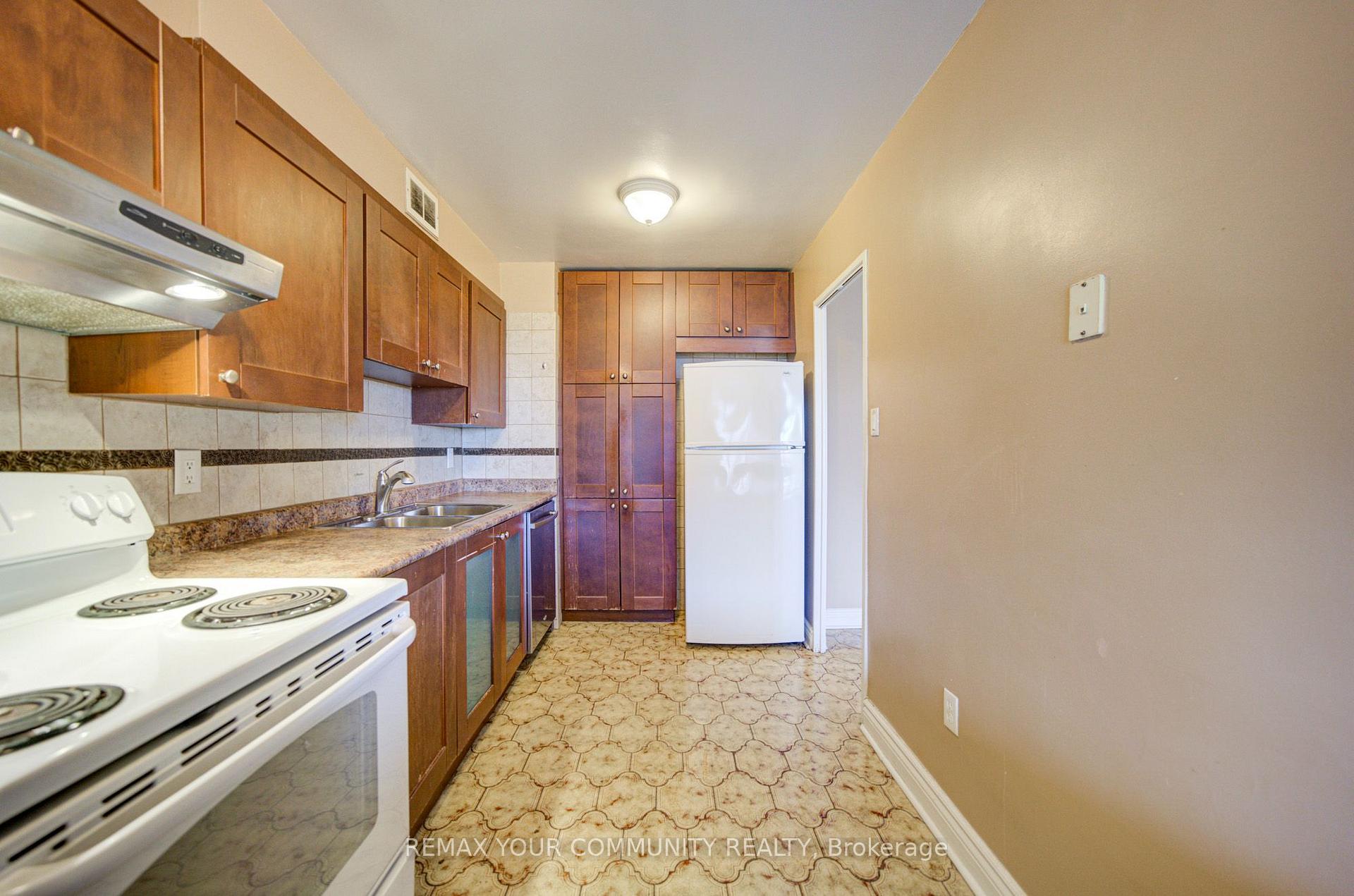 Photo 15 of Unit 711, 19 Four Winds Drive, North York, York University Heights — HOMEH