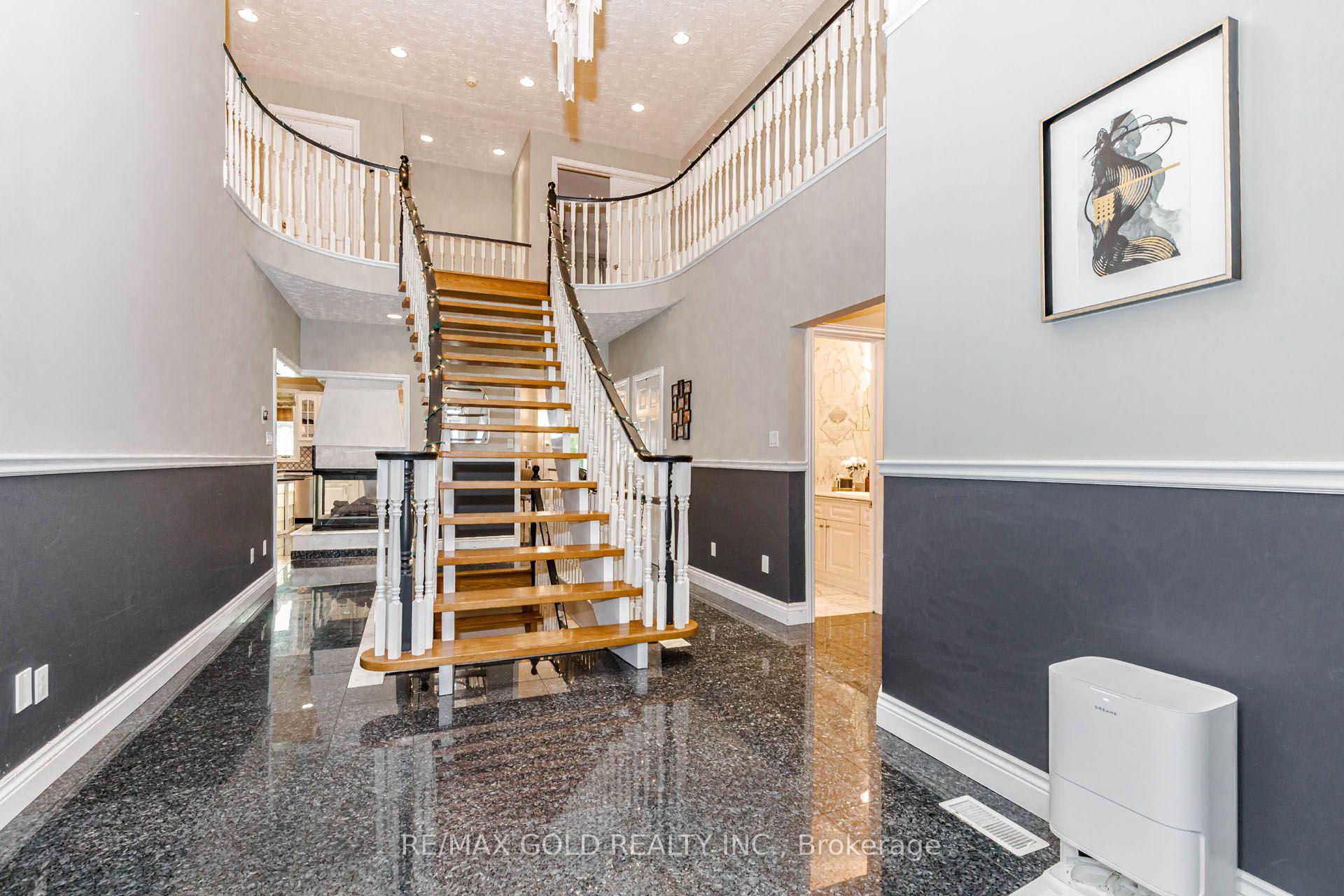 Photo 5 of 108 Montmorency Drive, Hamilton, Red Hill — HOMEH