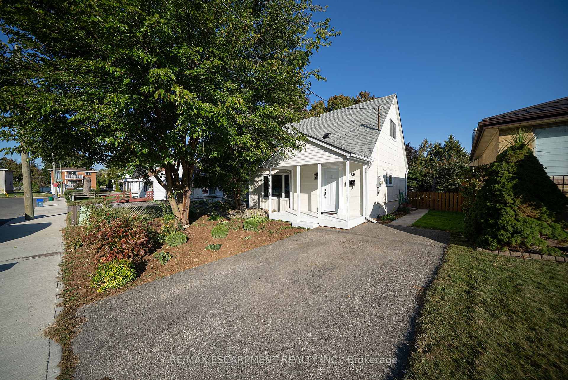 Photo 2 of 89 Salisbury Avenue, Brantford, Eagle Place — HOMEH