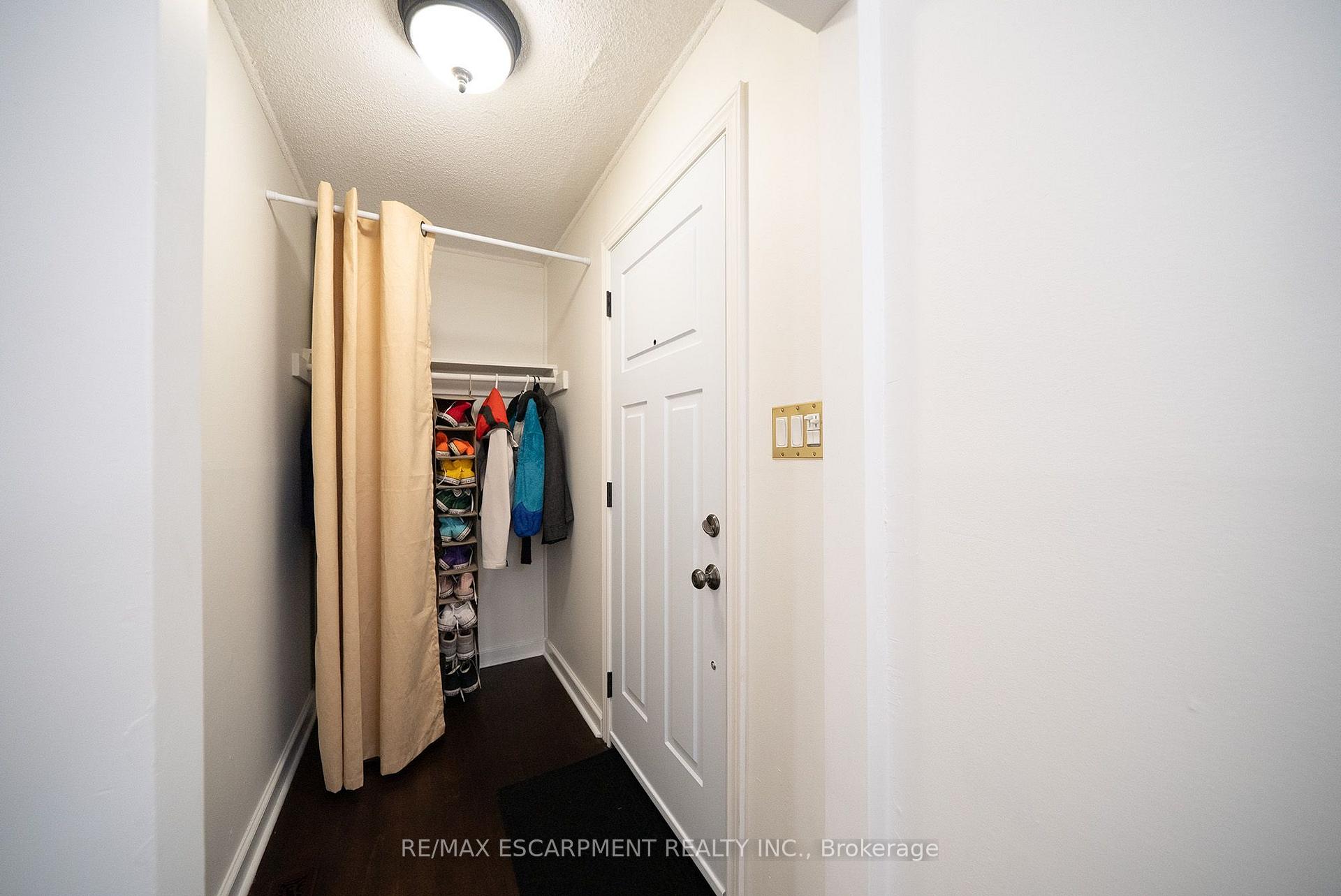 Photo 4 of 89 Salisbury Avenue, Brantford, Eagle Place — HOMEH