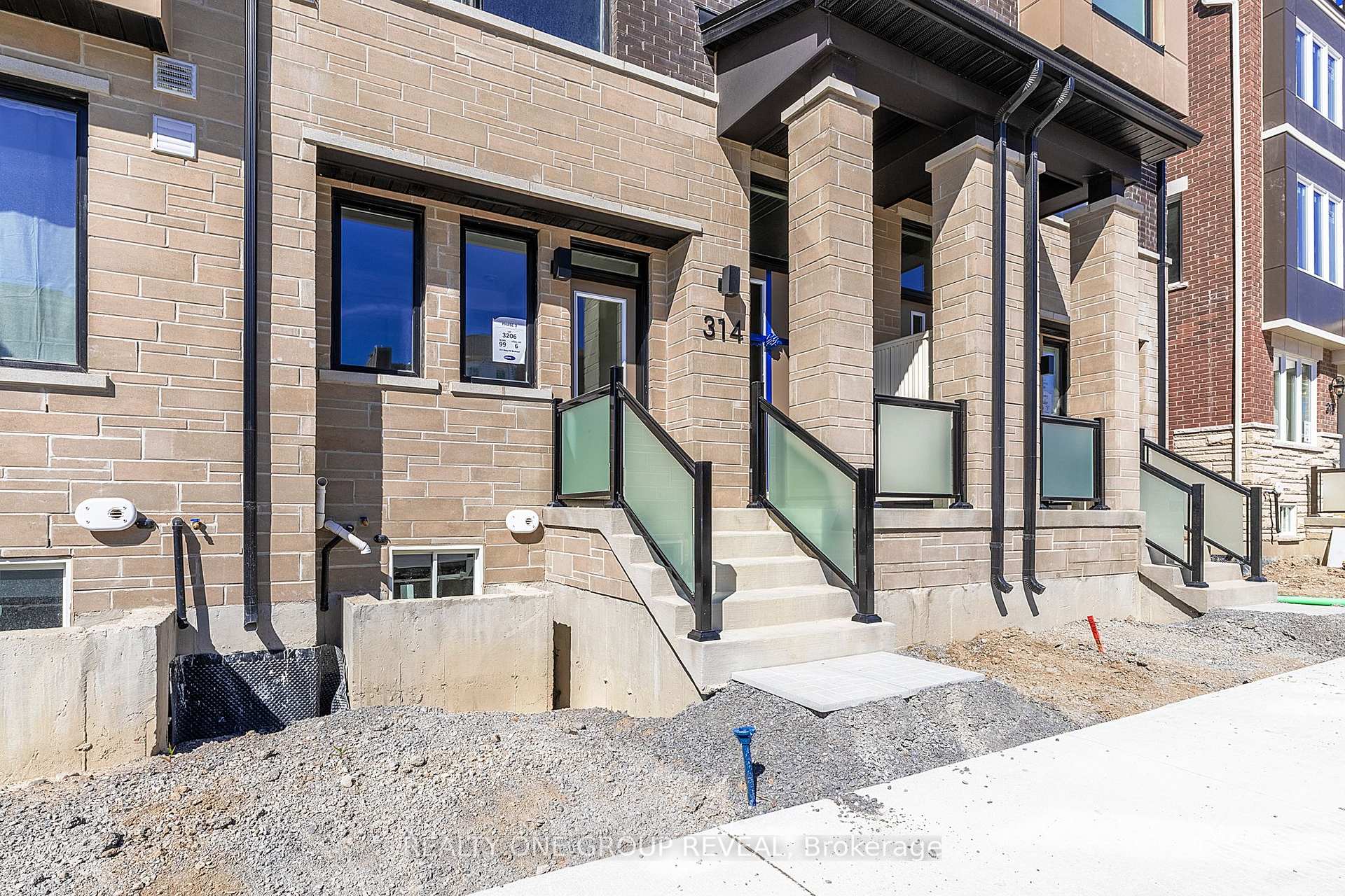 Photo 3 of 314 Stony Hill Boulevard, Markham, Rural Markham — HOMEH