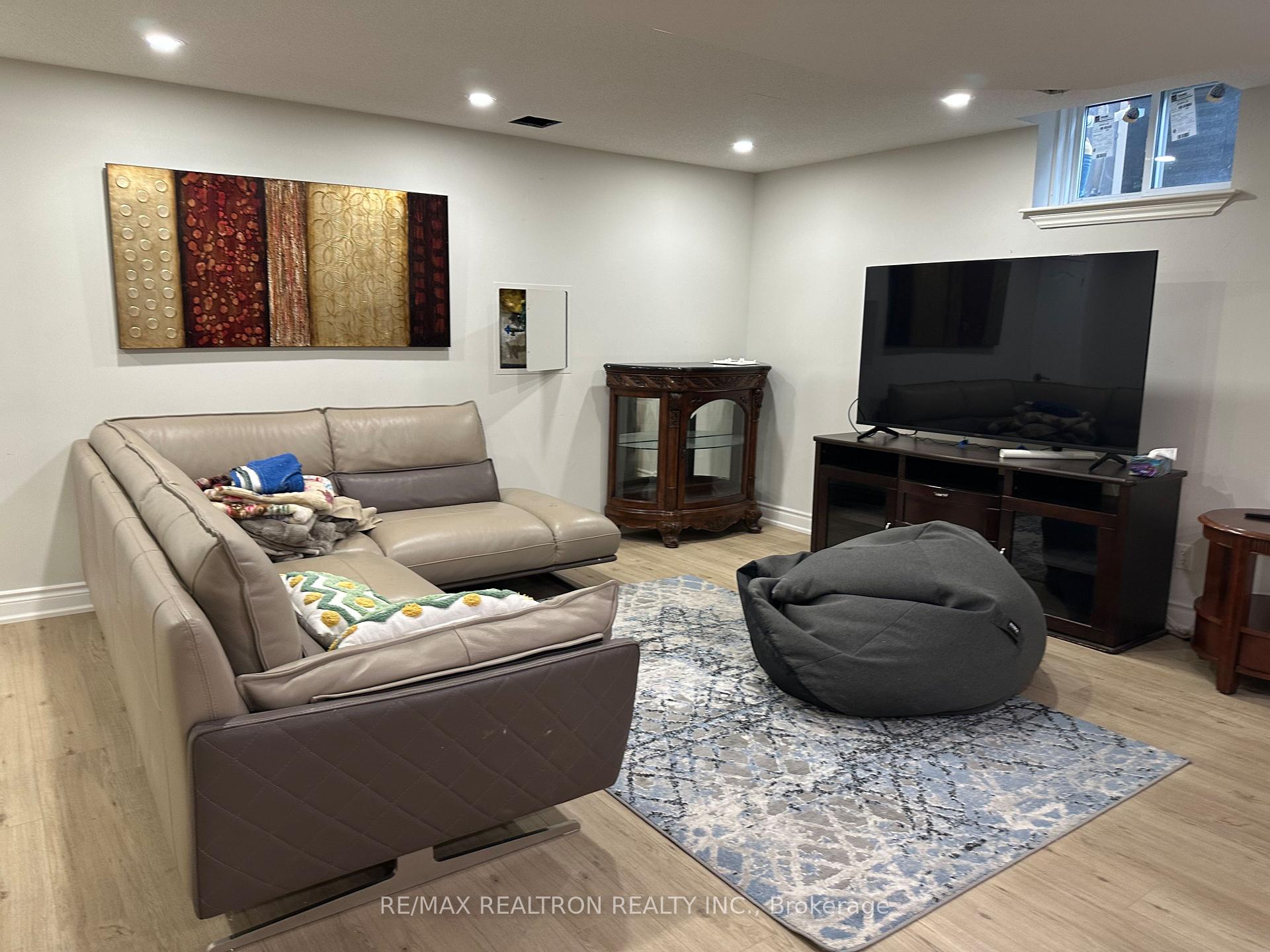 Photo 2 of Unit Bsmt, 111 Spring Blossom Crescent, Markham, Cachet — HOMEH