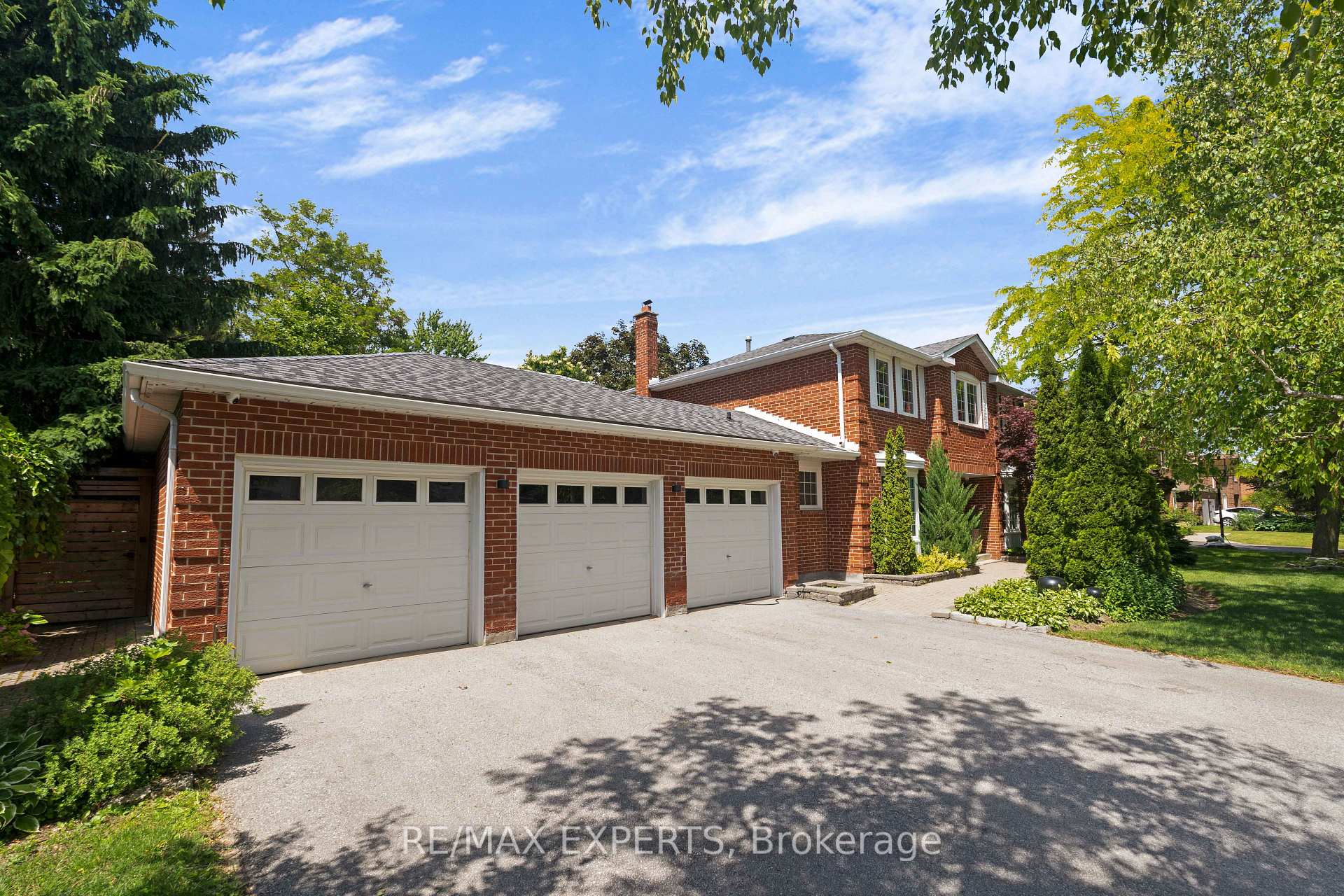 Photo 2 of 160 Burton Grove, King, King City — HOMEH