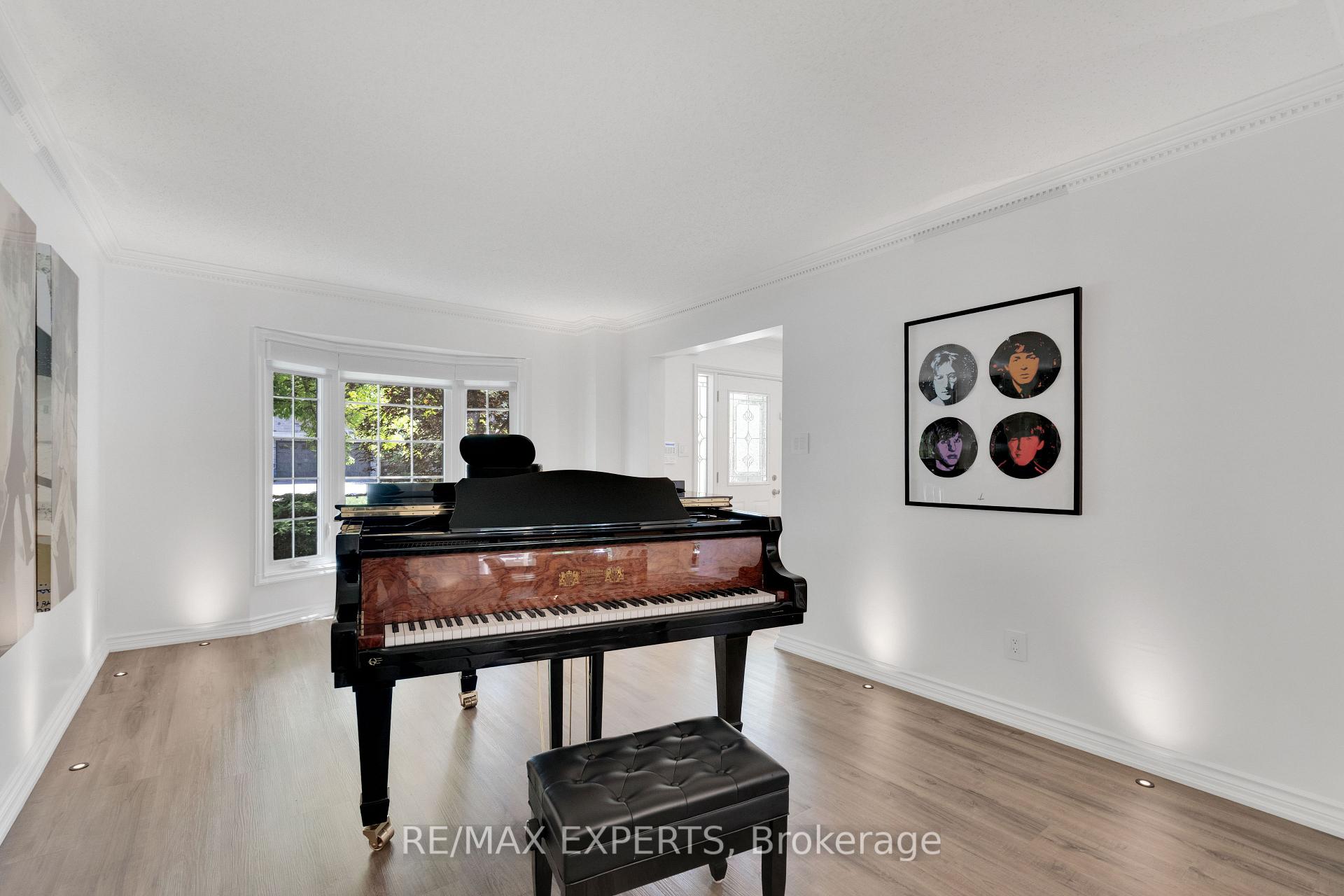 Photo 10 of 160 Burton Grove, King, King City — HOMEH